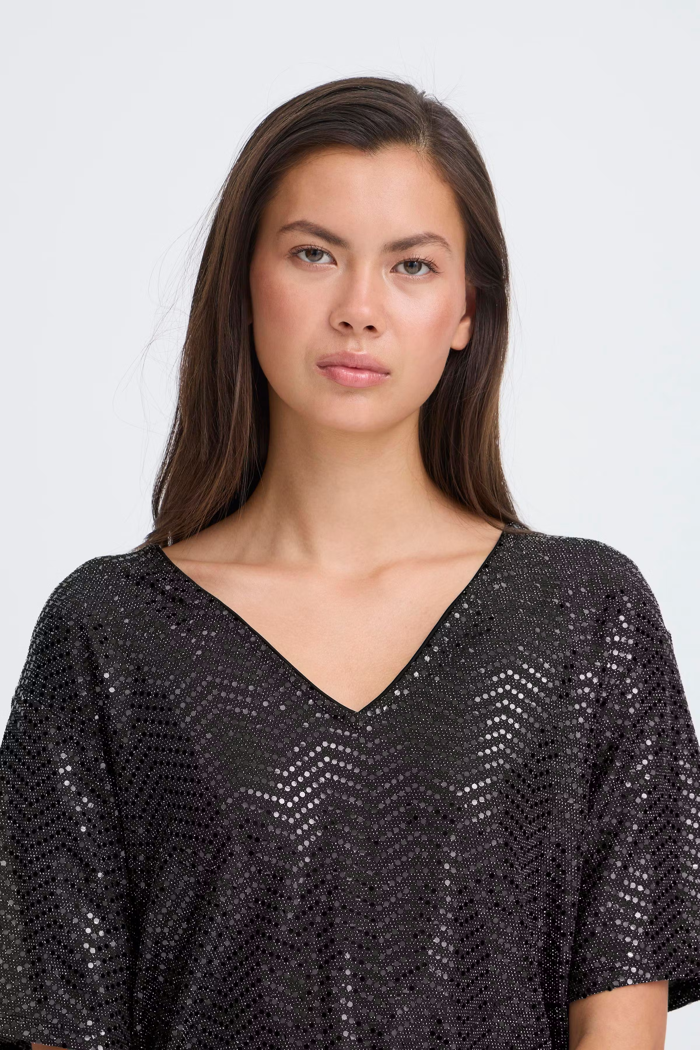 IHNELENIA T-shirt LOOKBOOK DETAIL 20124921-194008