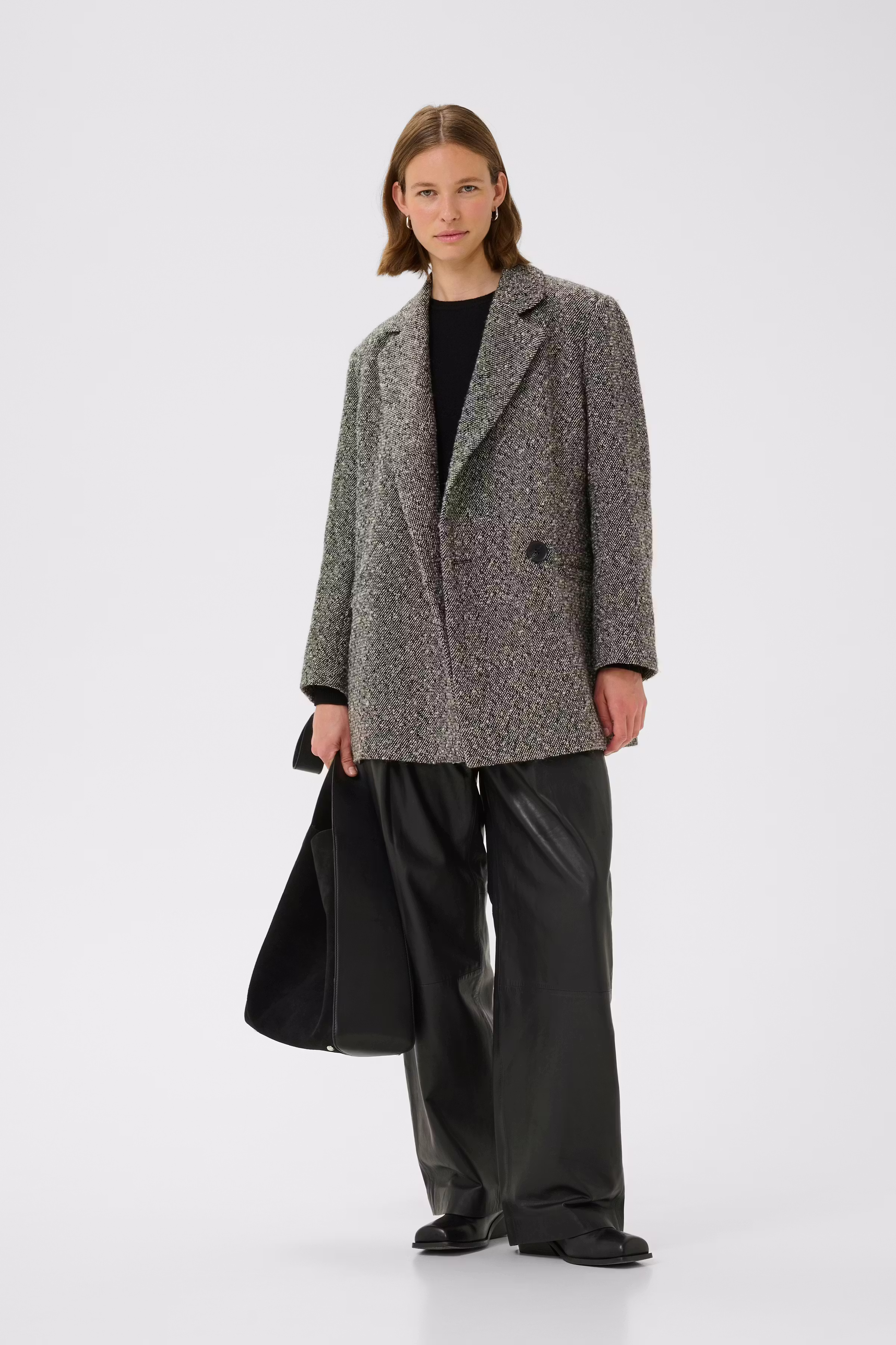 YashaIW Mantel LOOKBOOK FRONT 30110612-300027