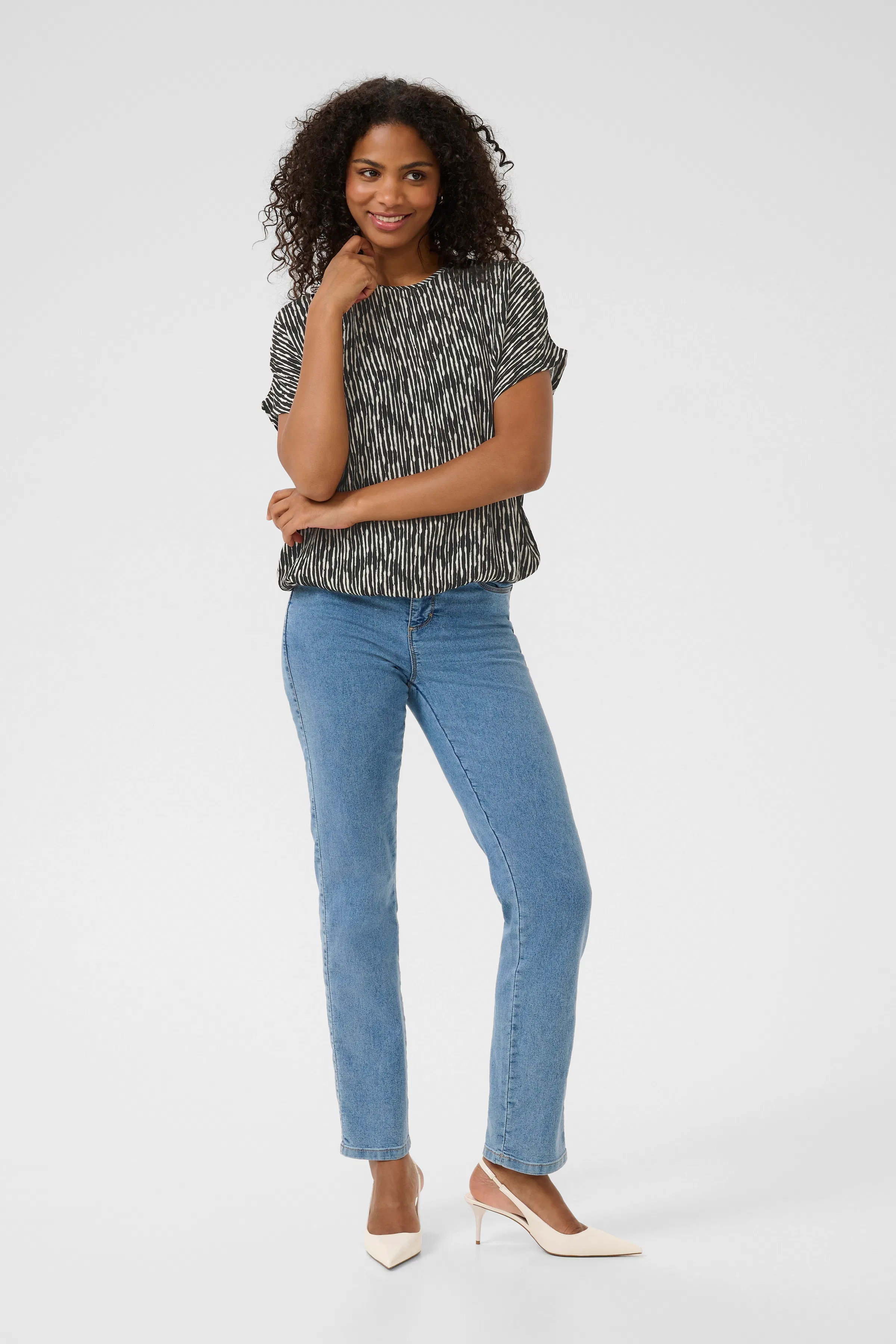 KAamber Bluse LOOKBOOK FRONT 10508257-107944