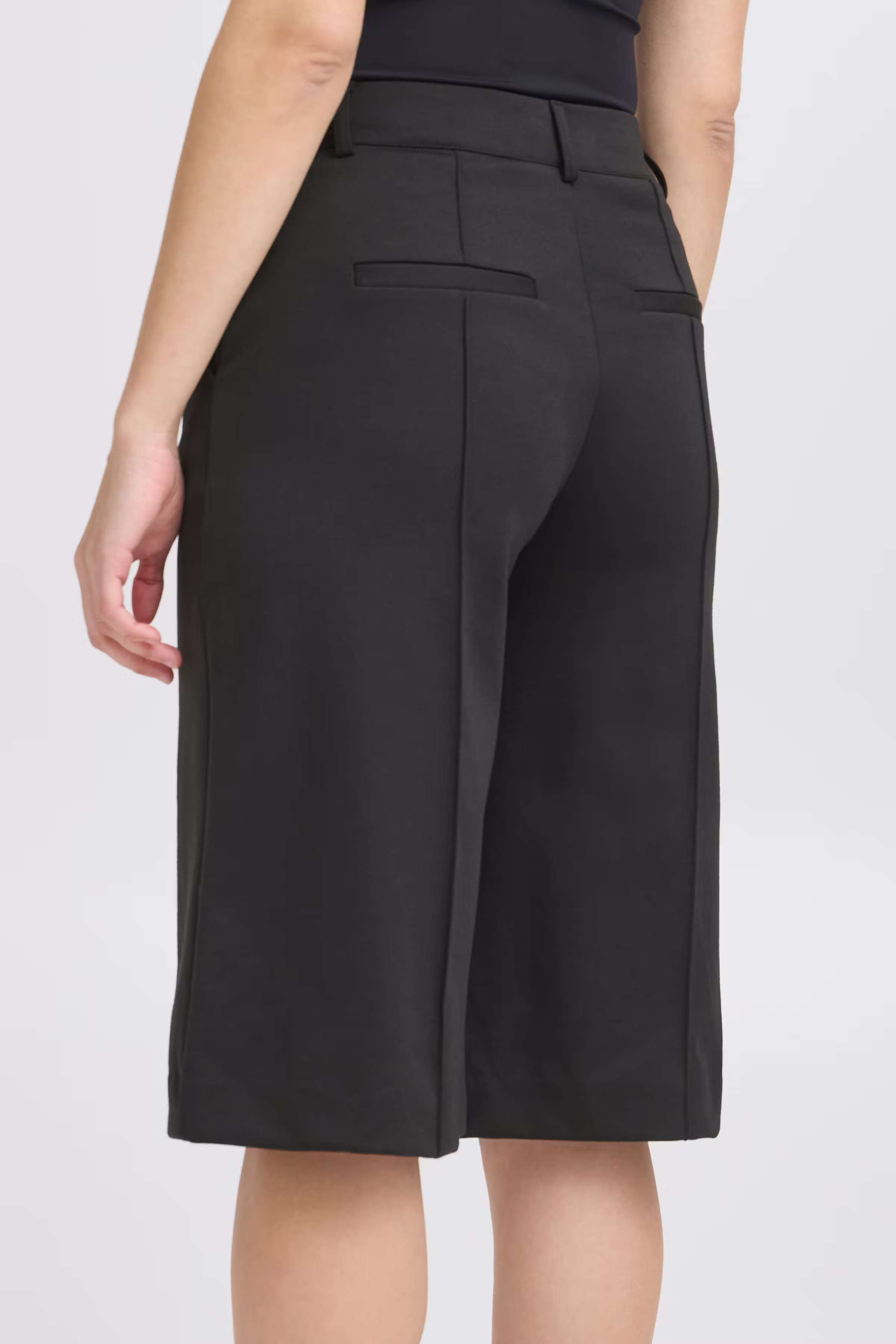 IHKATE BERMUDA Shorts LOOKBOOK DETAIL 20123649-194008