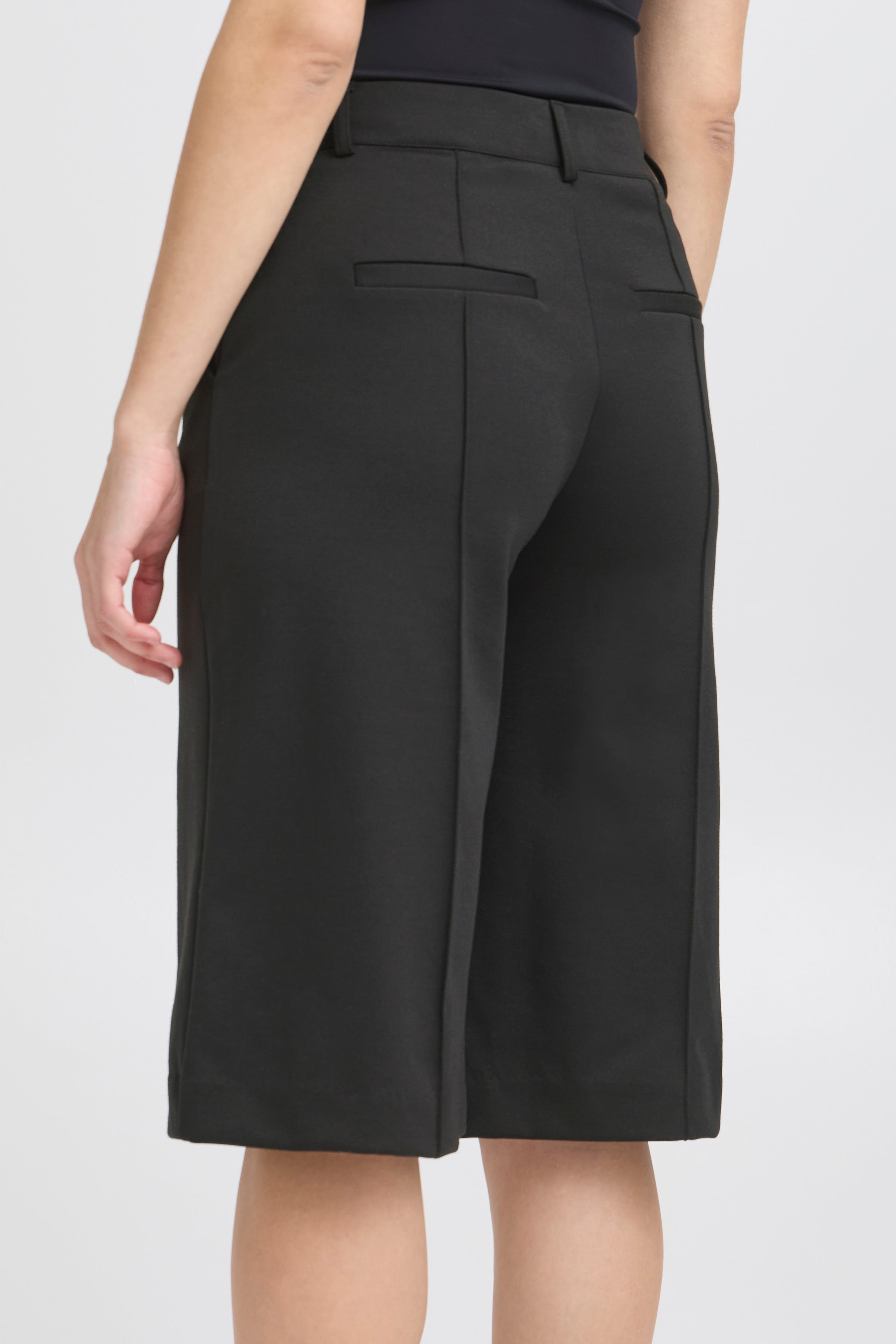 IHKATE BERMUDA Shorts LOOKBOOK DETAIL 20123649-194008