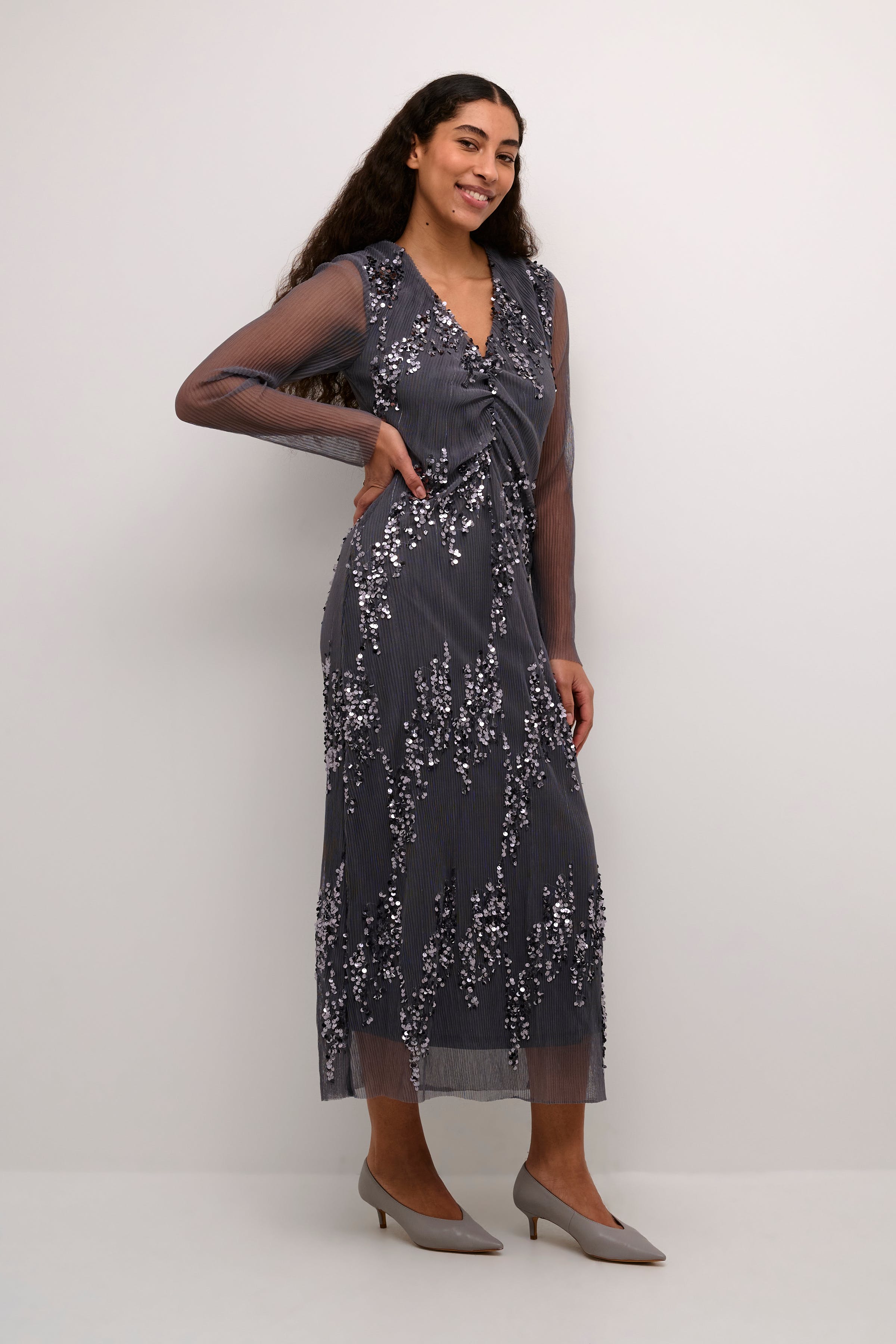 CUanjelica Paljettkjole LOOKBOOK FRONT 50111184-184005