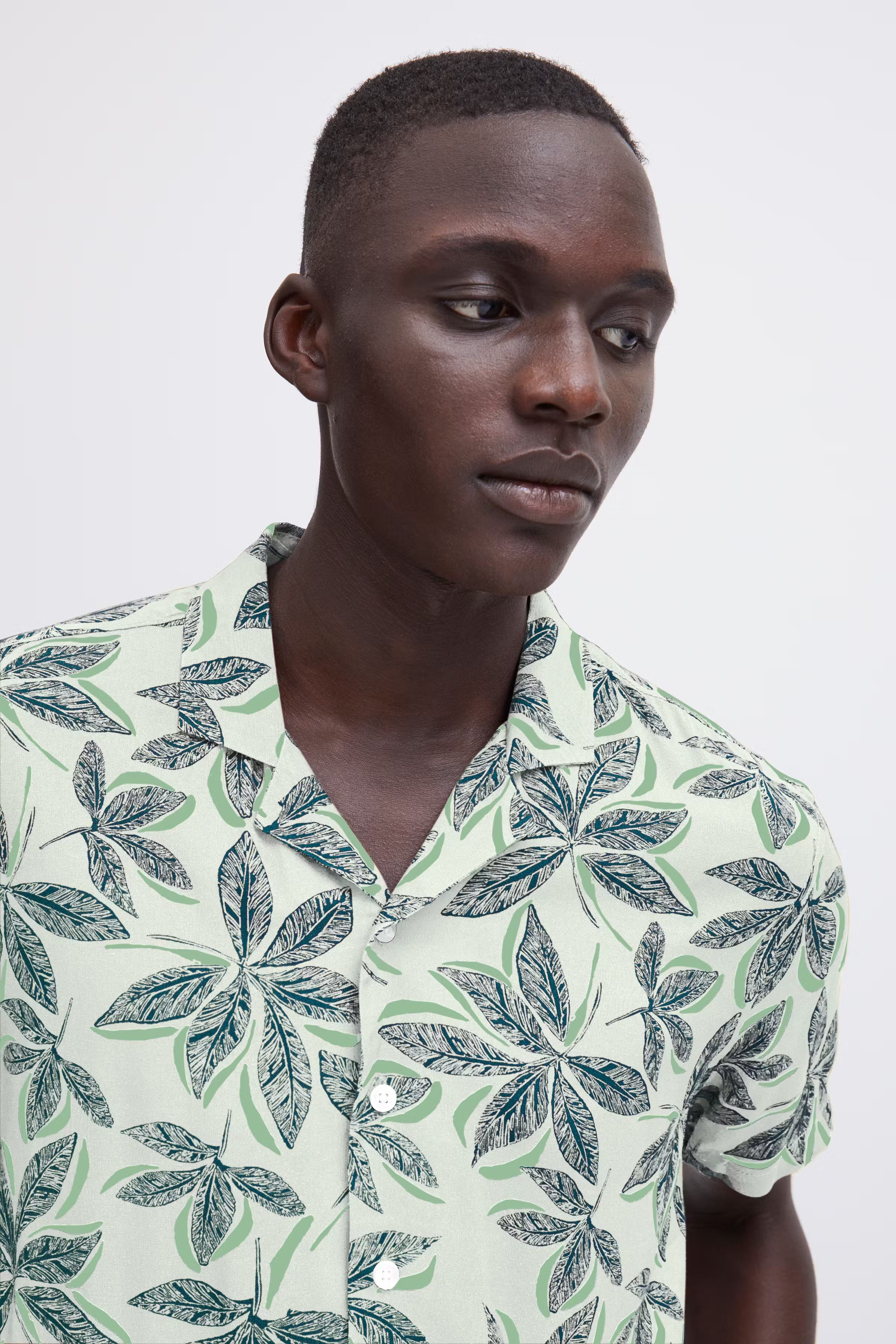 Short sleeved shirt LOOKBOOK DETAIL 20716382-136007