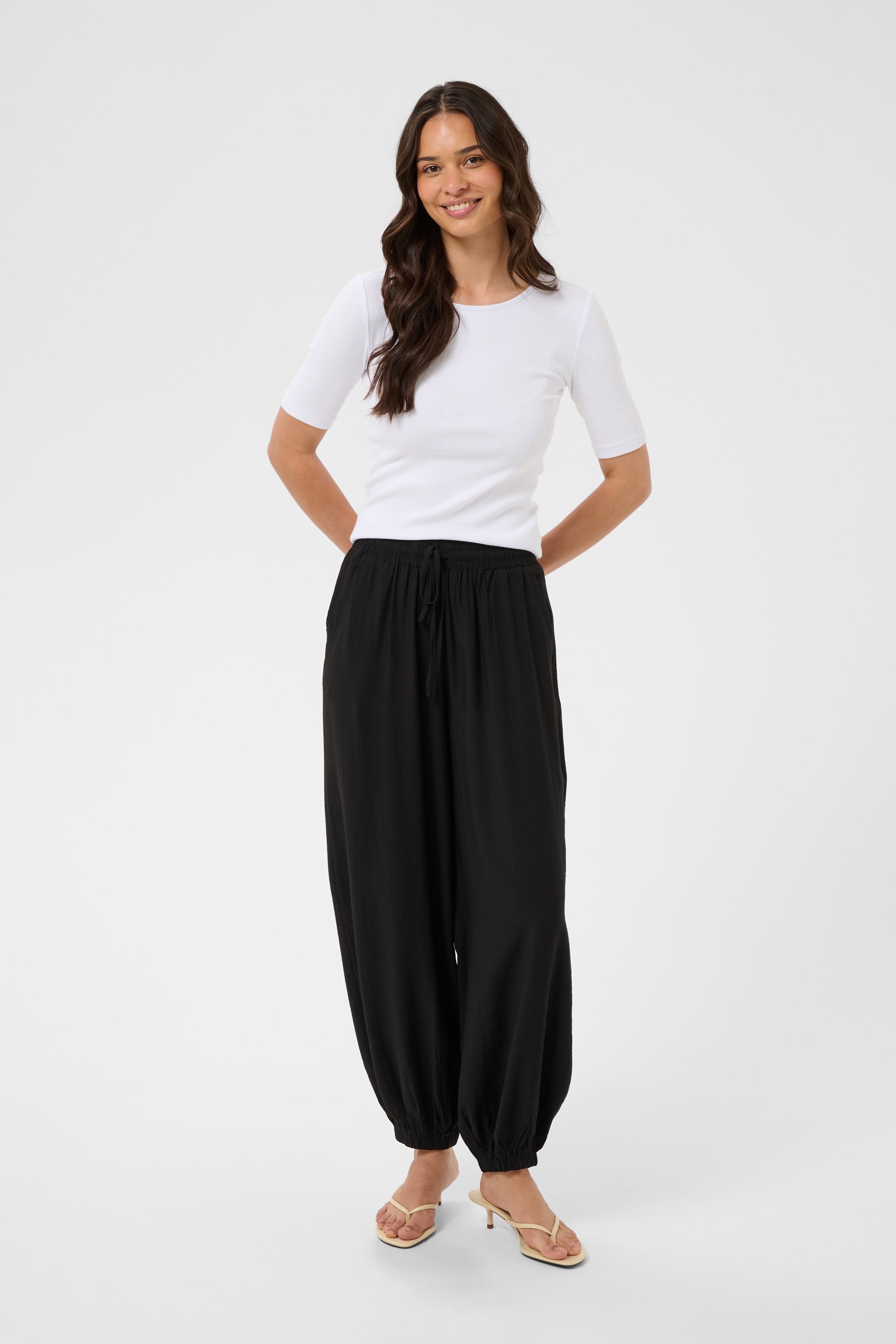 KAalberta Trousers LOOKBOOK FRONT 10512079-100121