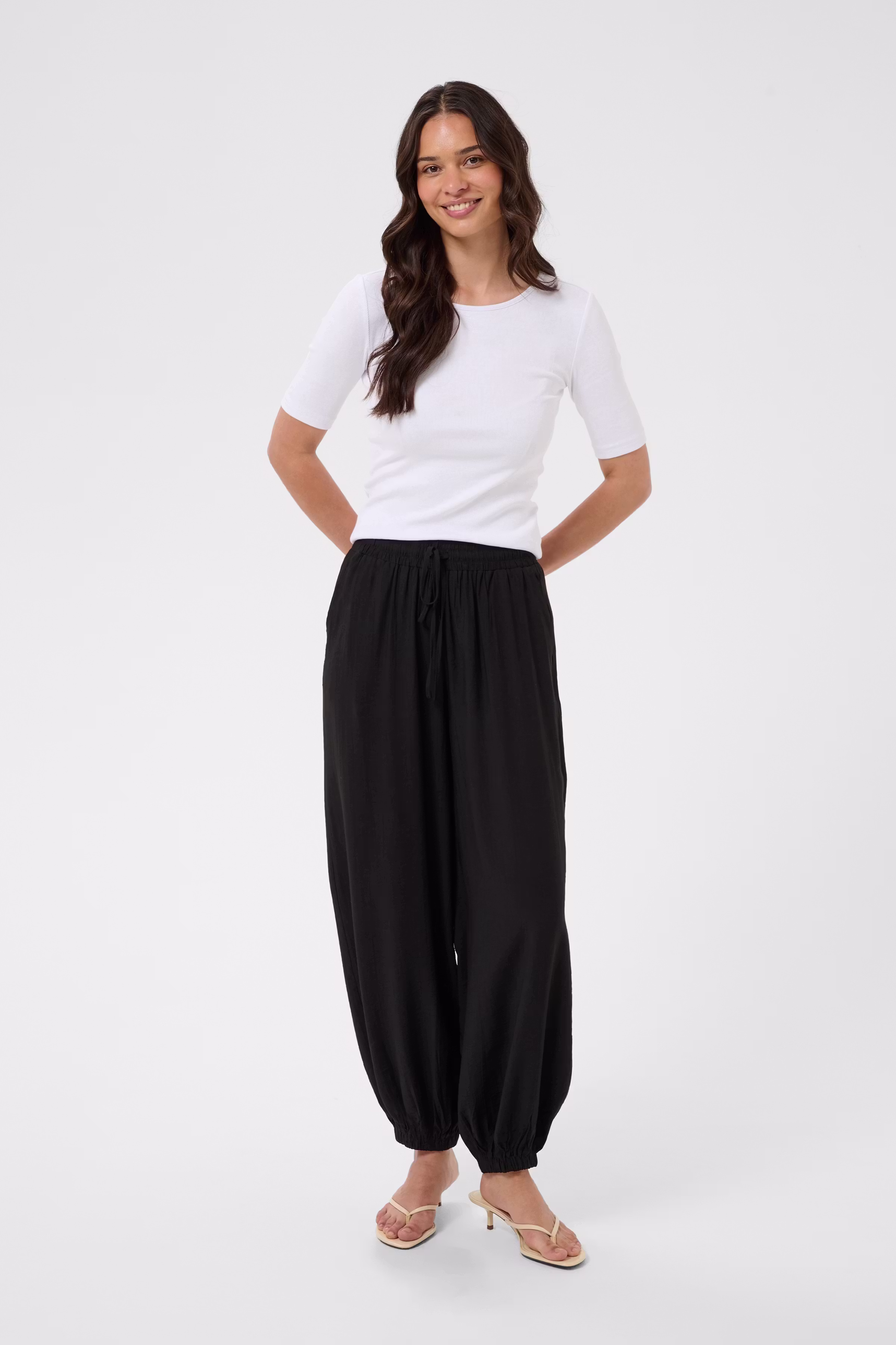 KAalberta Trousers LOOKBOOK FRONT 10512079-100121