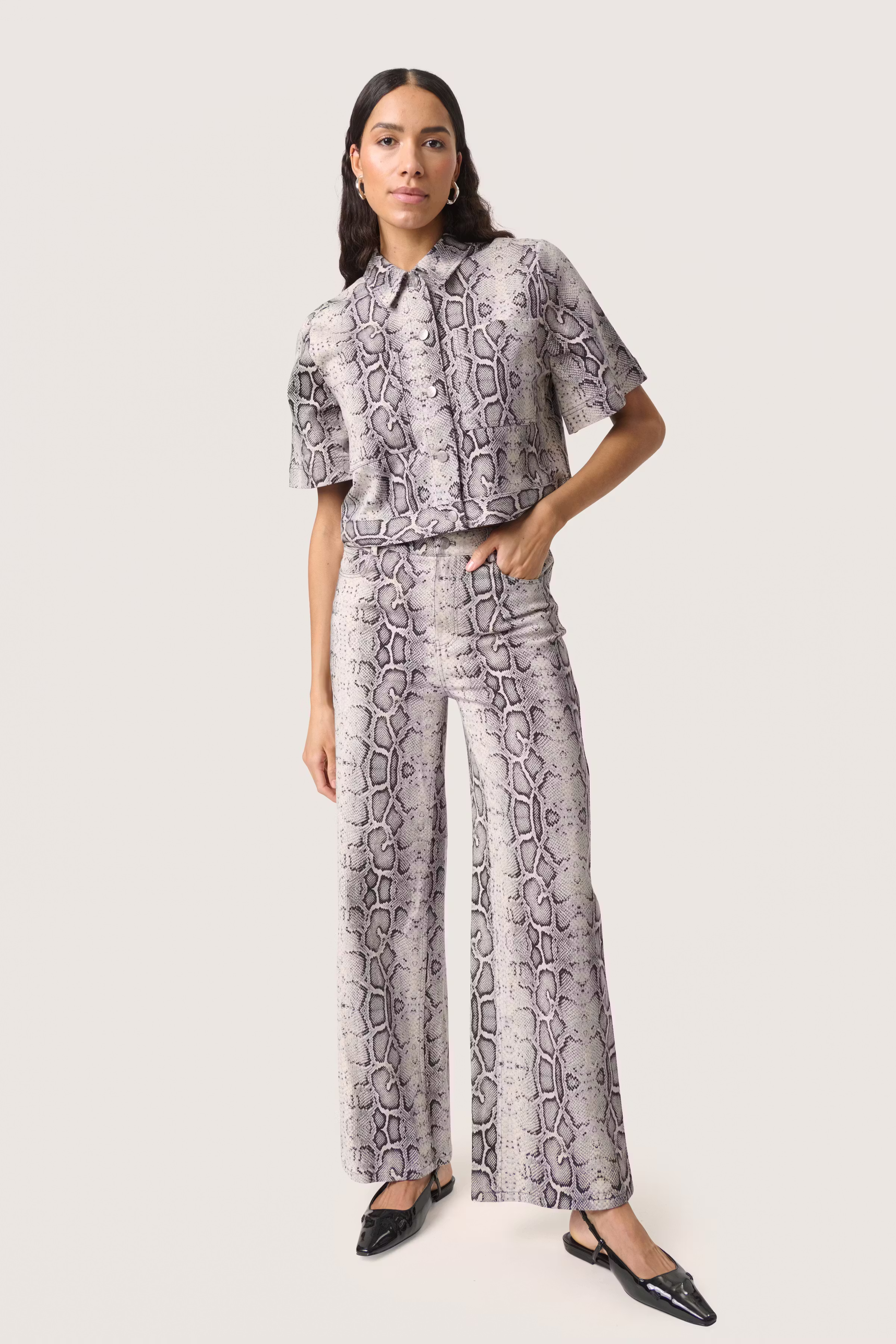 SLSandja Skjorta LOOKBOOK FRONT 30408331-303725