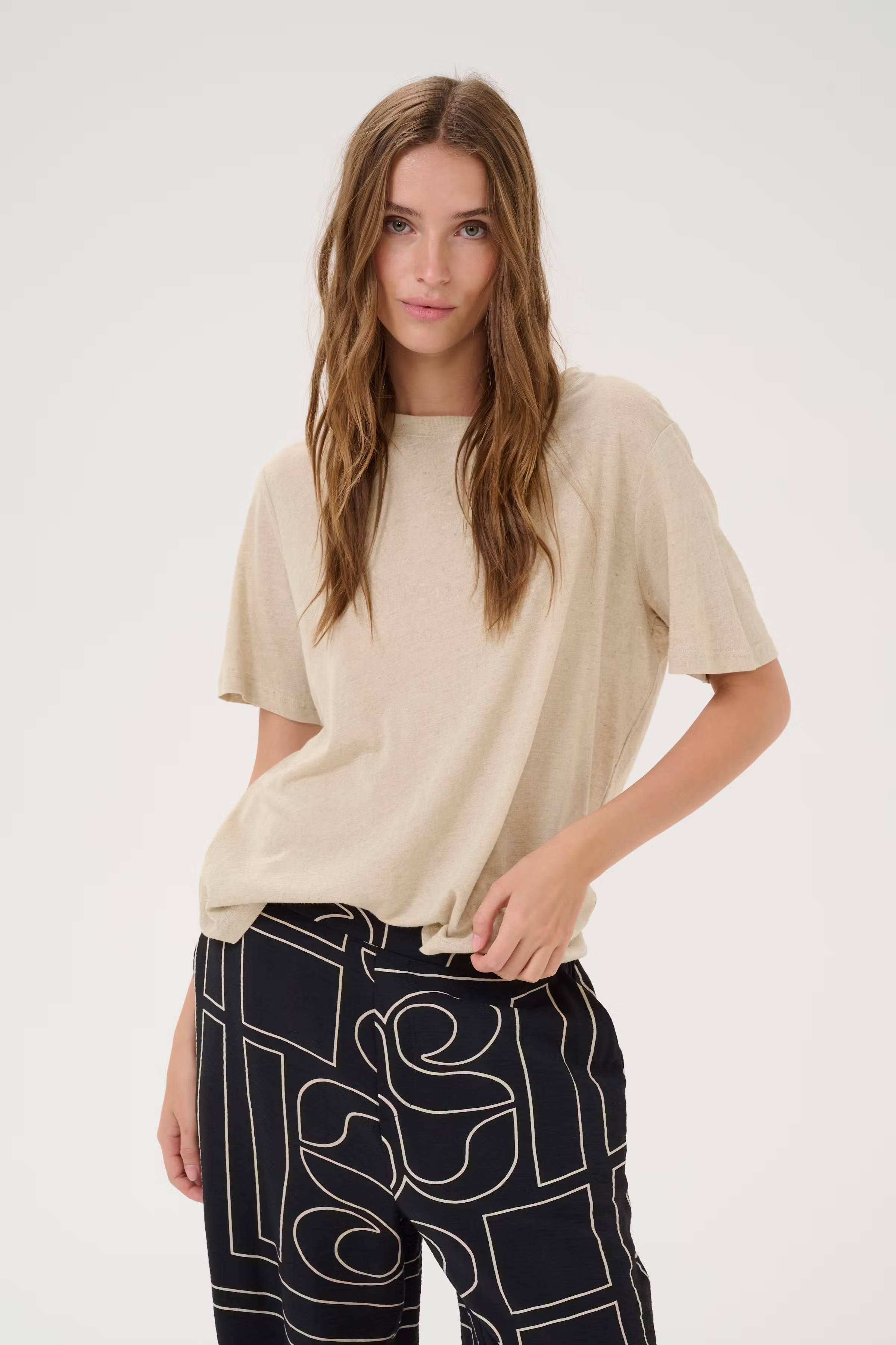 LisaMW Linen T-shirt LOOKBOOK FRONT 10704762-1304011