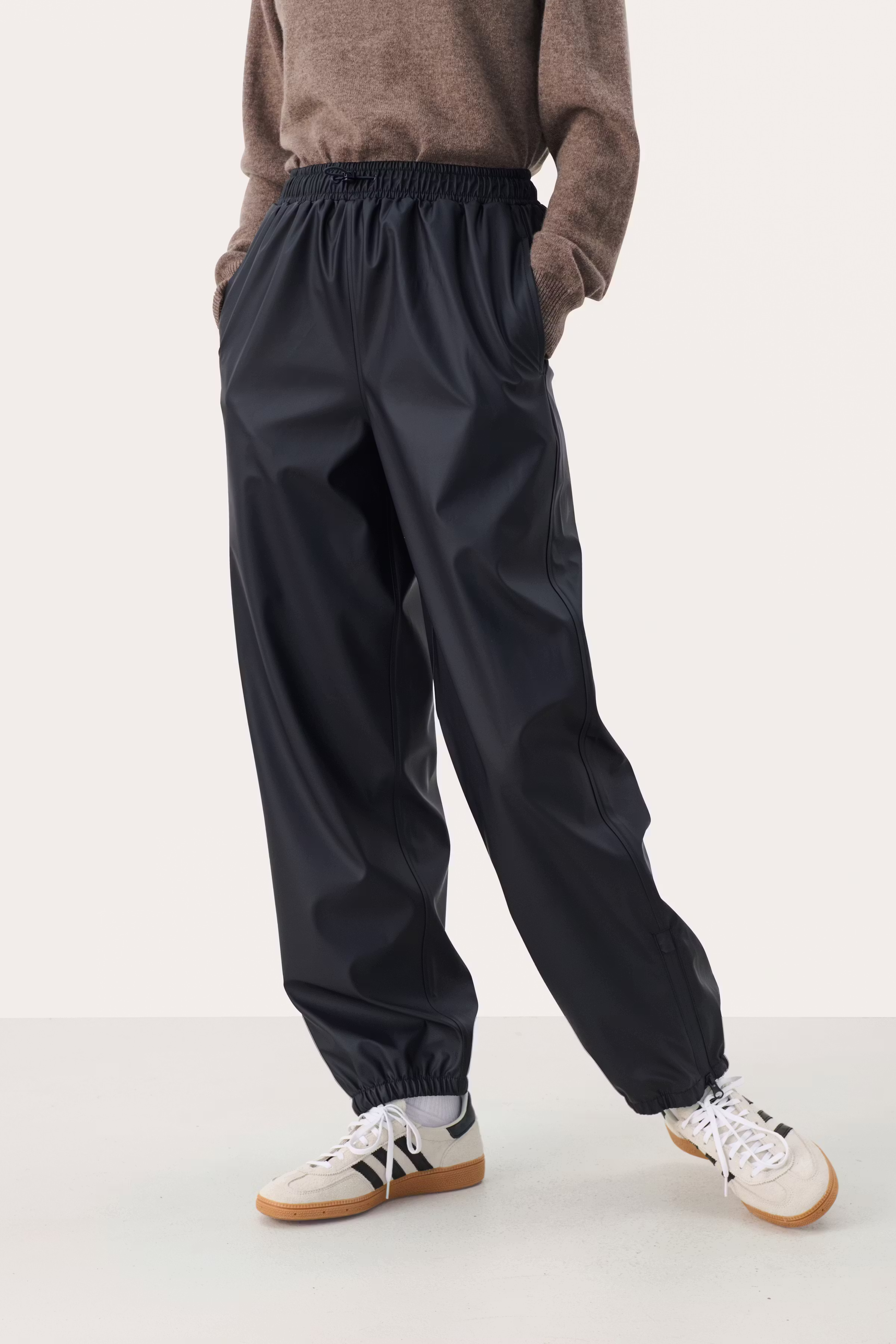 NicolettaPW Regenbroek LOOKBOOK FRONT 30309200-194013