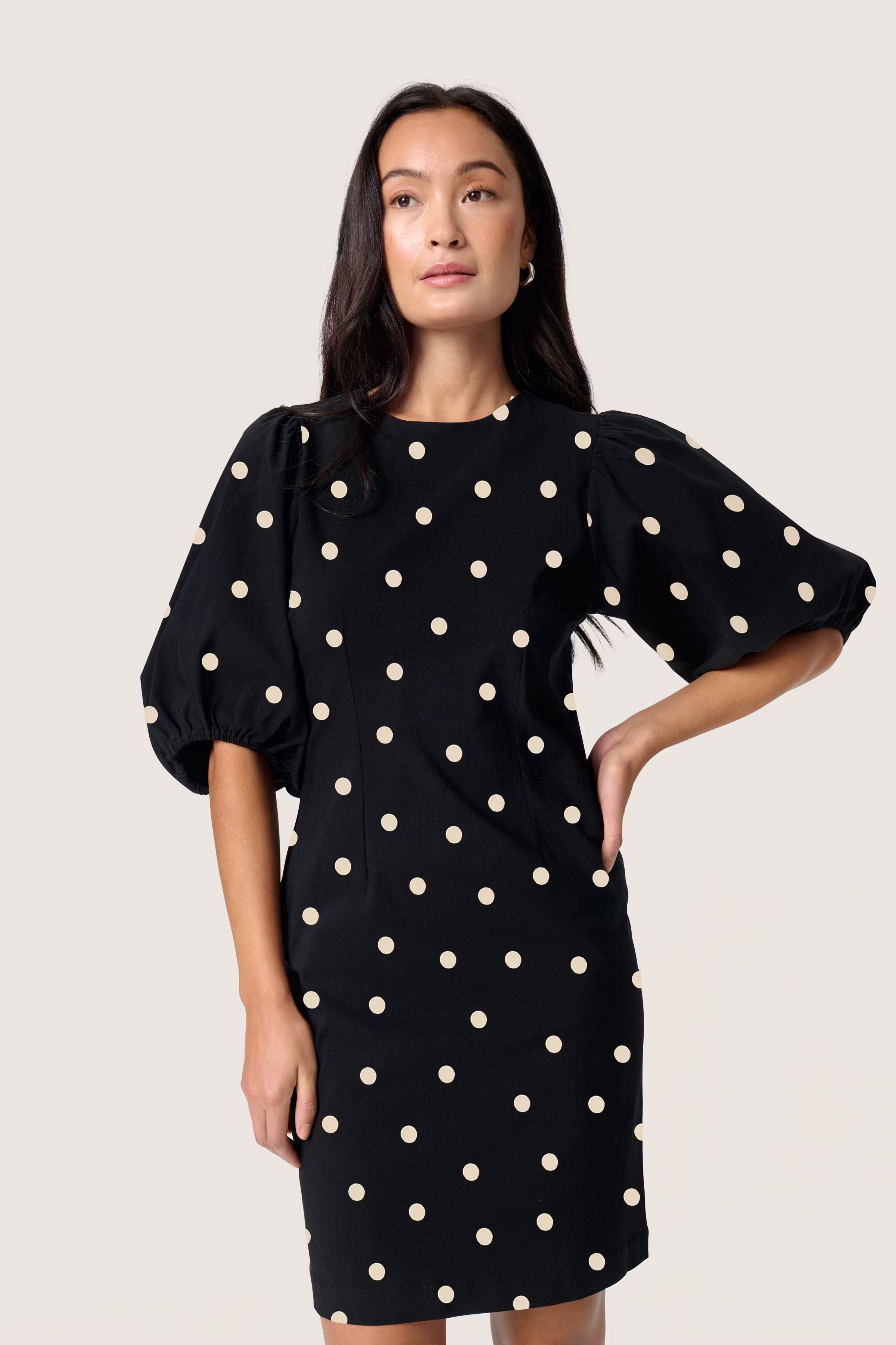 SLZazu Kjole LOOKBOOK FRONT 30408464-304858