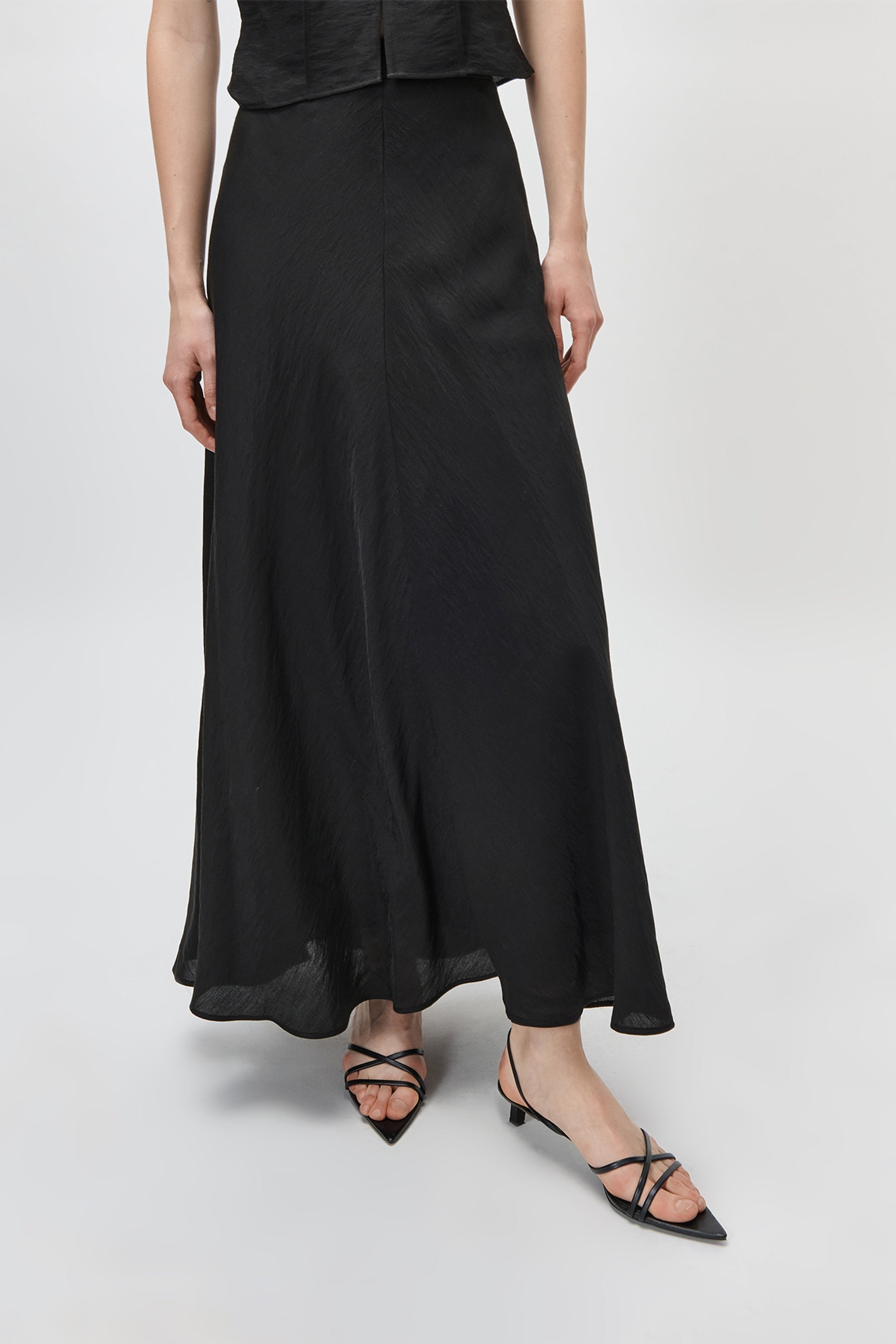 SOFIA Skirt LOOKBOOK FRONT 30600651-BK999