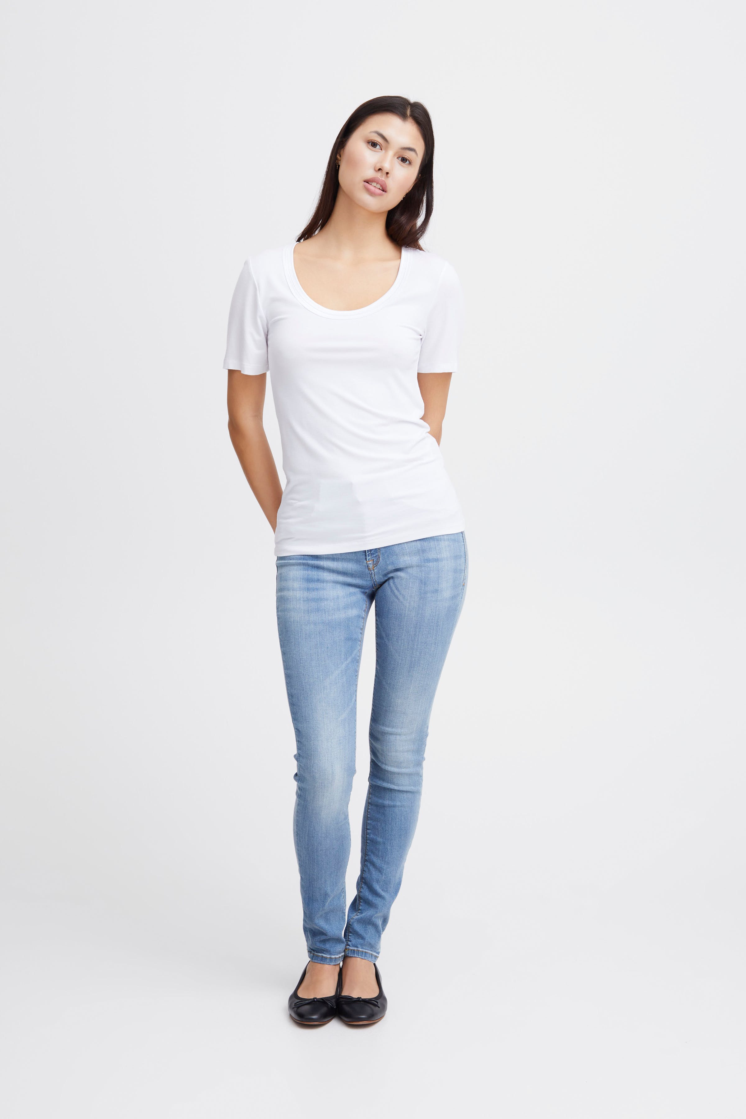 IHZOLA T-shirt LOOKBOOK FRONT 20103264-10100