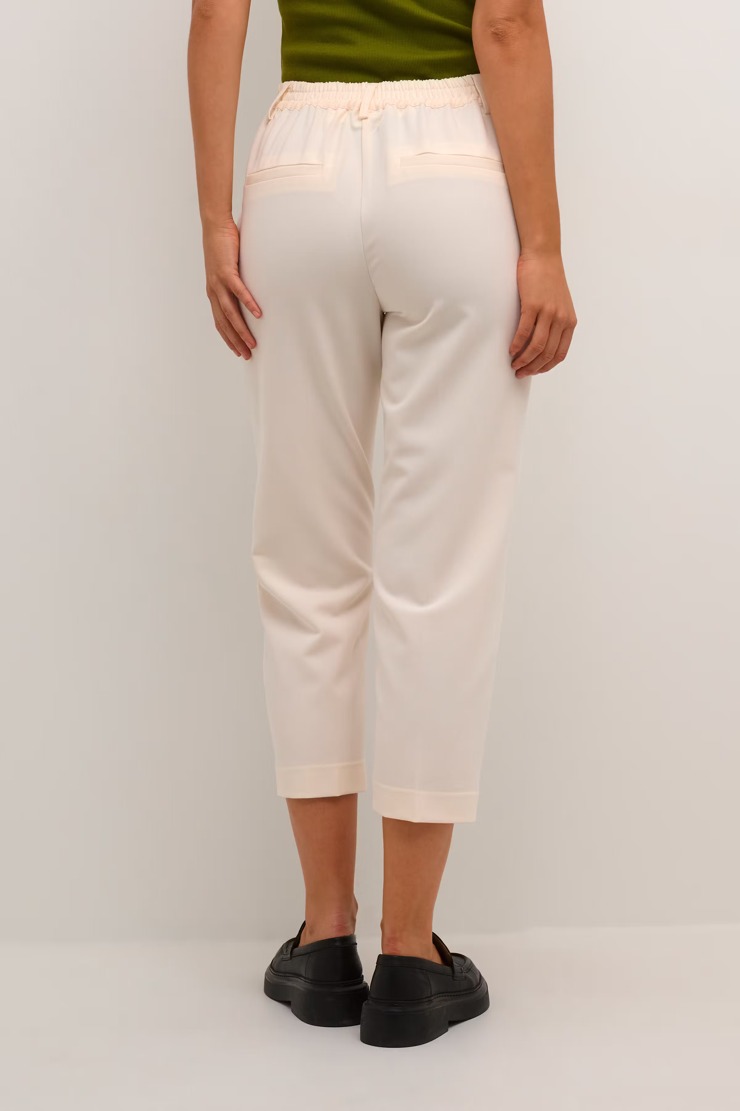 KAsakura Cropped Hose LOOKBOOK BACK 10506127-110105