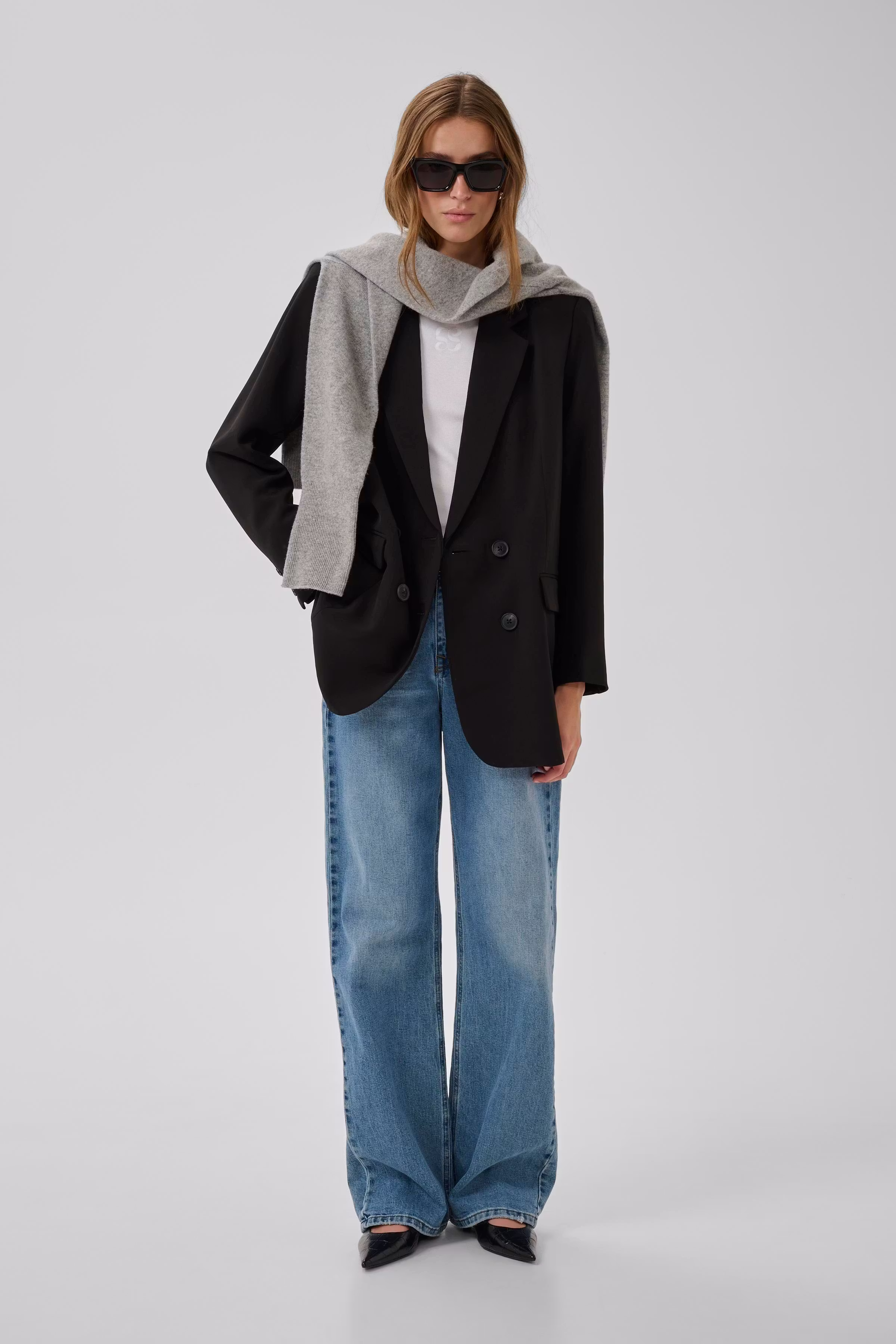 27 THE TAILORED BLAZER LOCATION NONE 10705318-100031