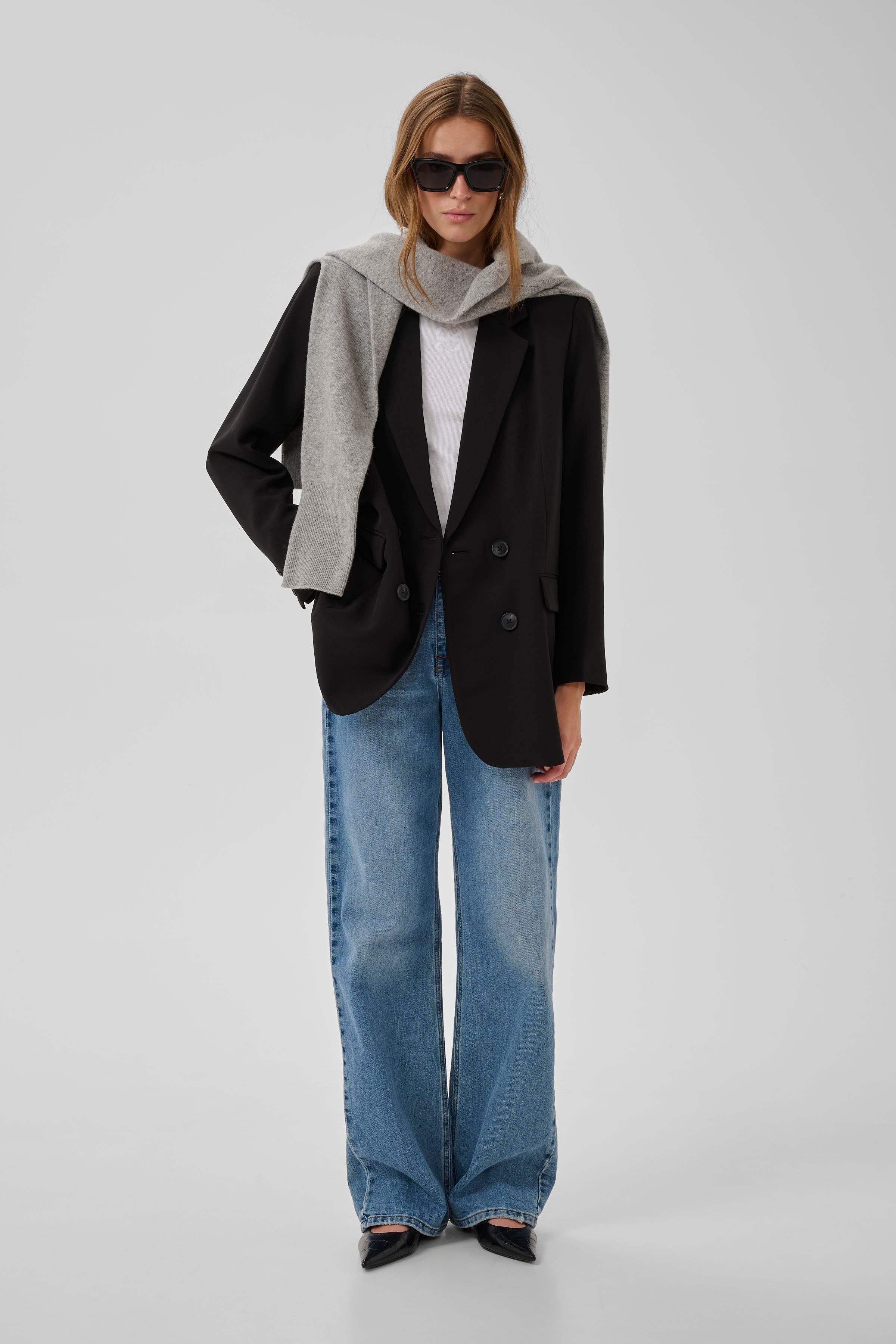 27 THE TAILORED BLAZER LOCATION NONE 10705318-100031