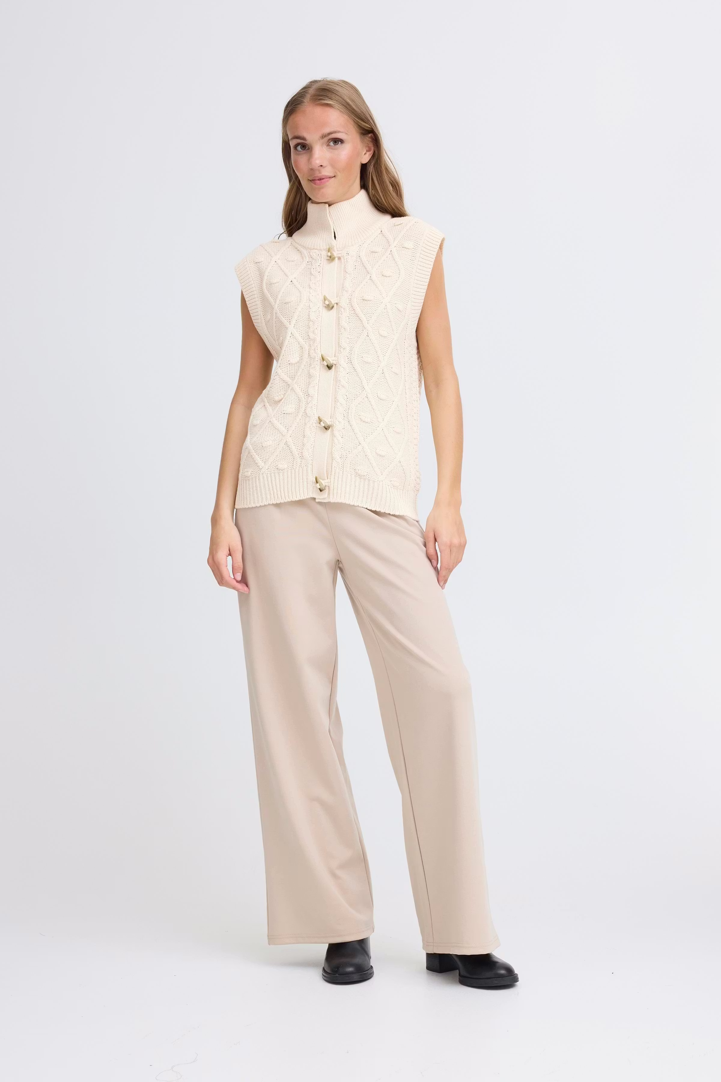 IHDESTAN Vest LOOKBOOK FRONT 20124343-130907