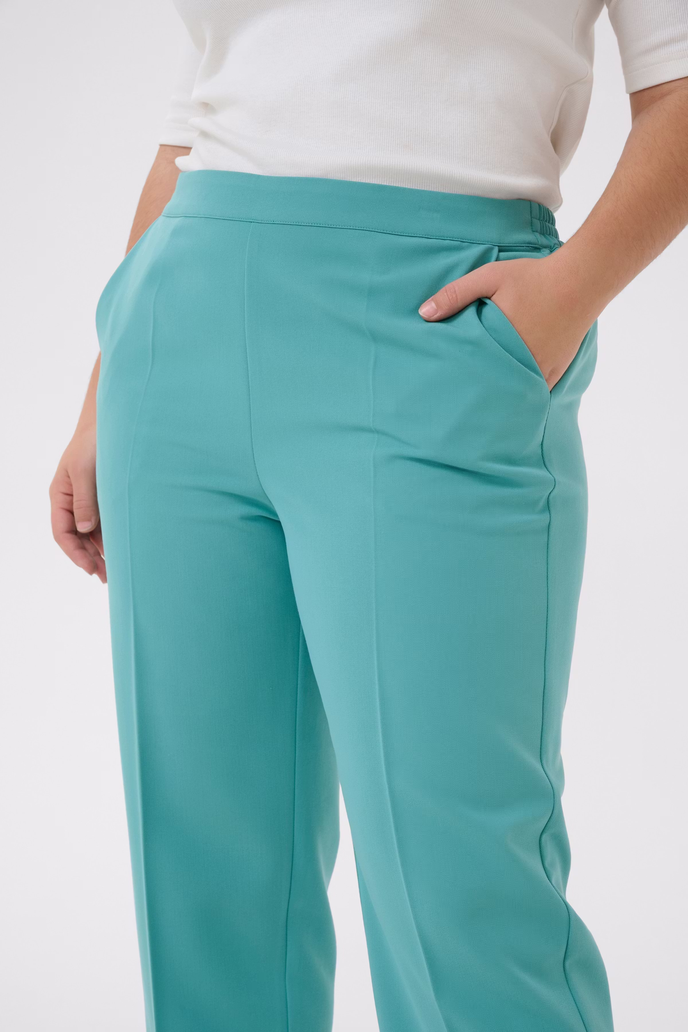 KCsakira Cropped Trousers LOOKBOOK DETAIL 10580650-174919