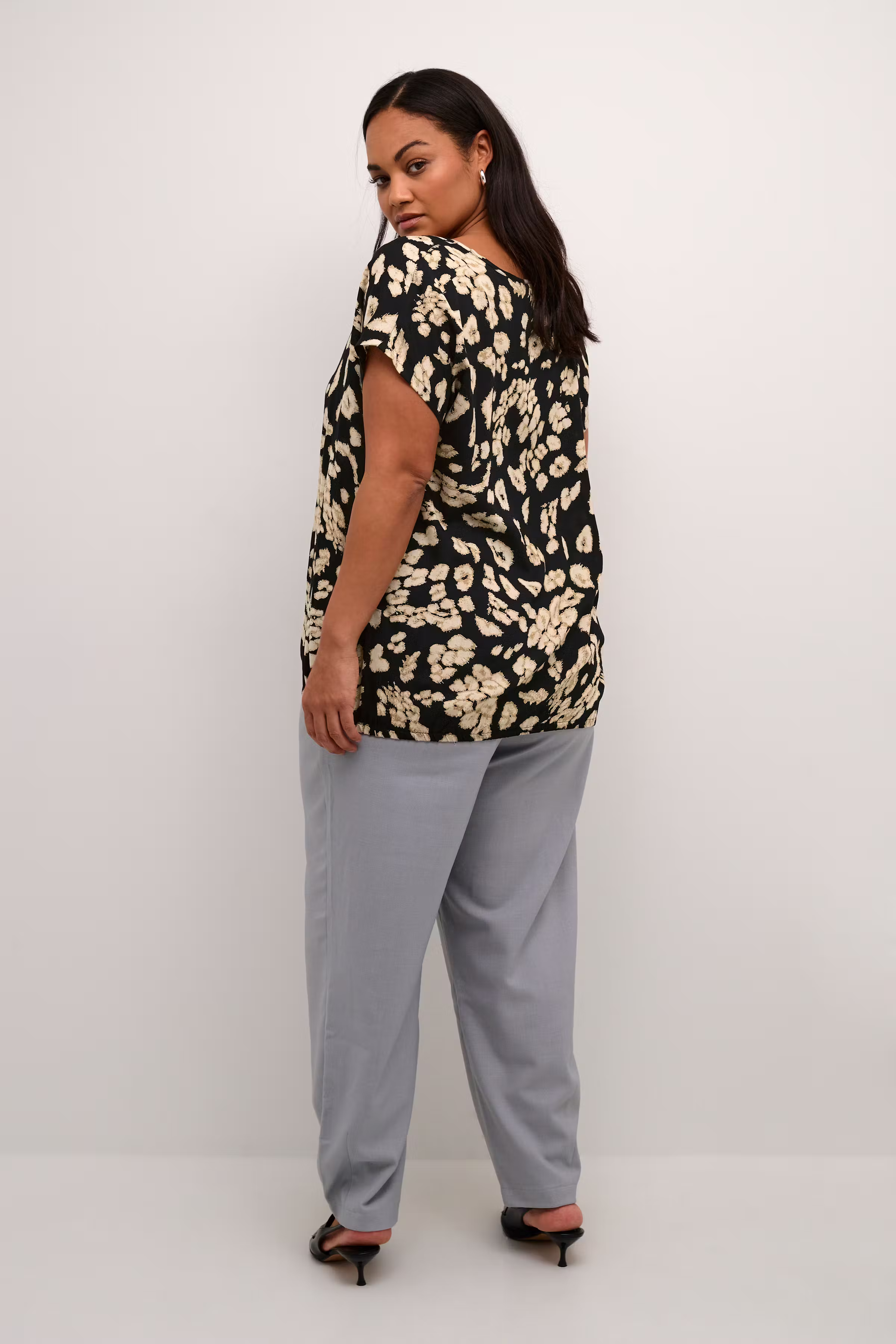 KCbella Bluse LOOKBOOK BACK 10582488-106181