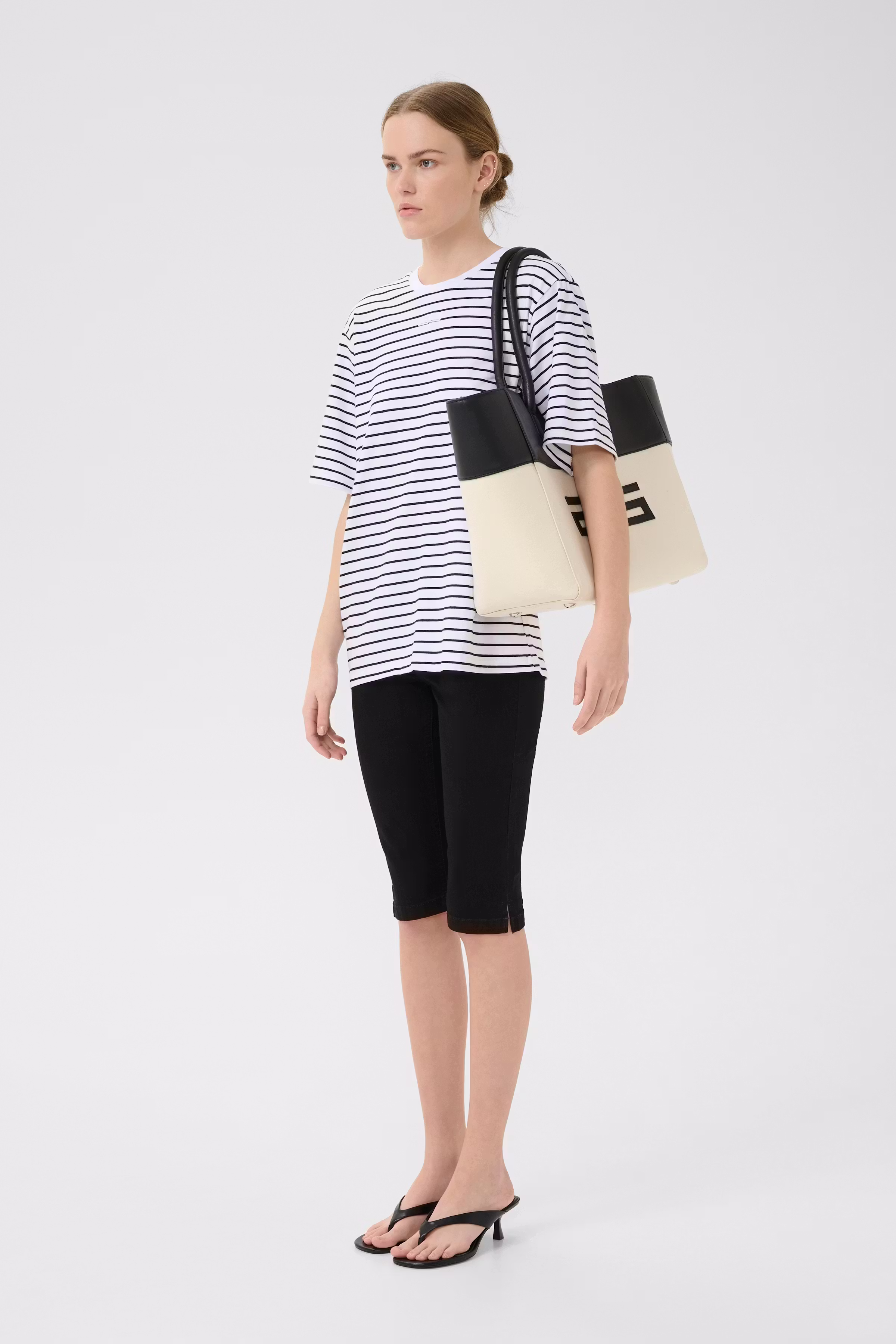 SamurillyGZ T-shirt LOOKBOOK FRONT 10909343-106159