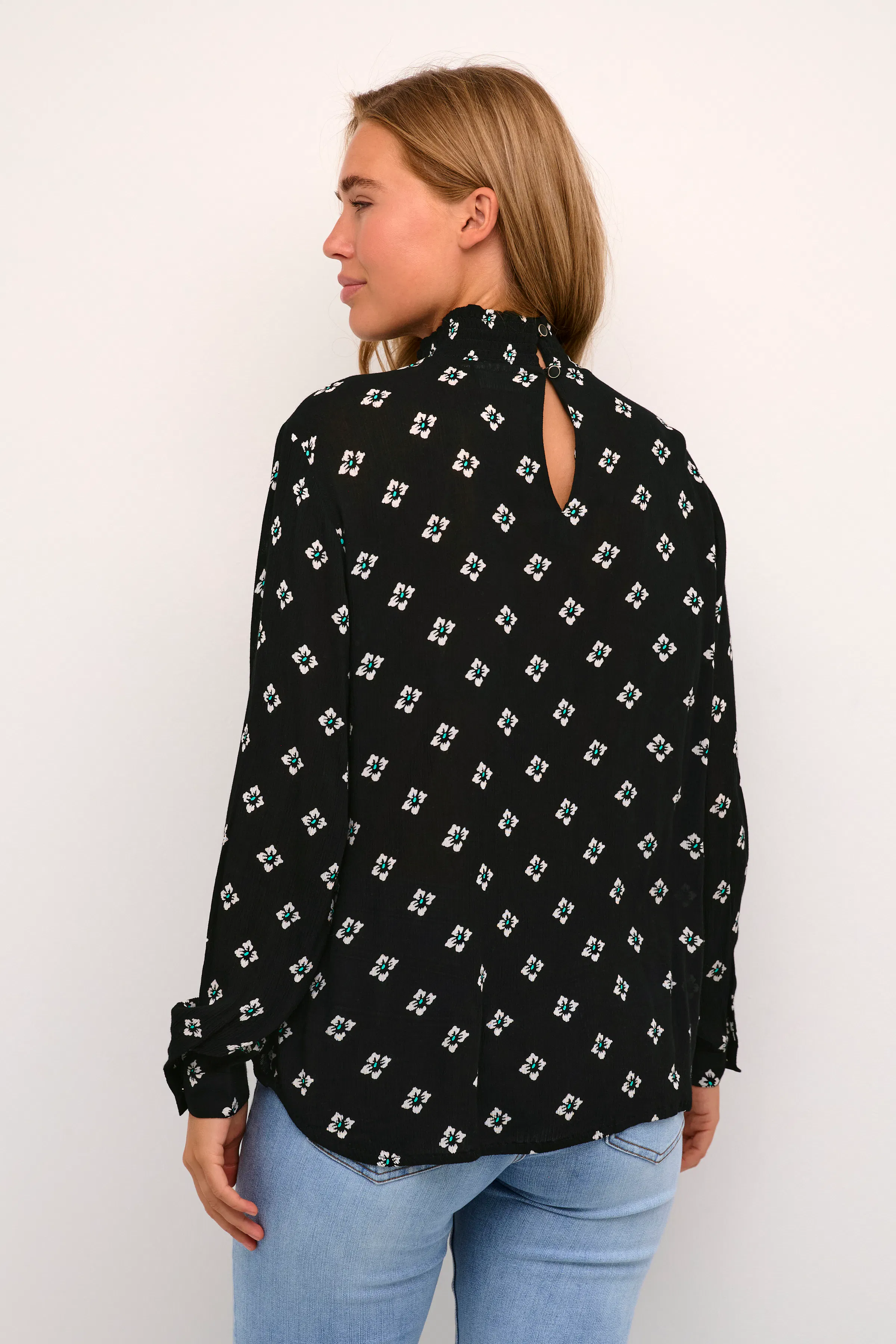 KAamber Bluse LOOKBOOK BACK 10508258-105319