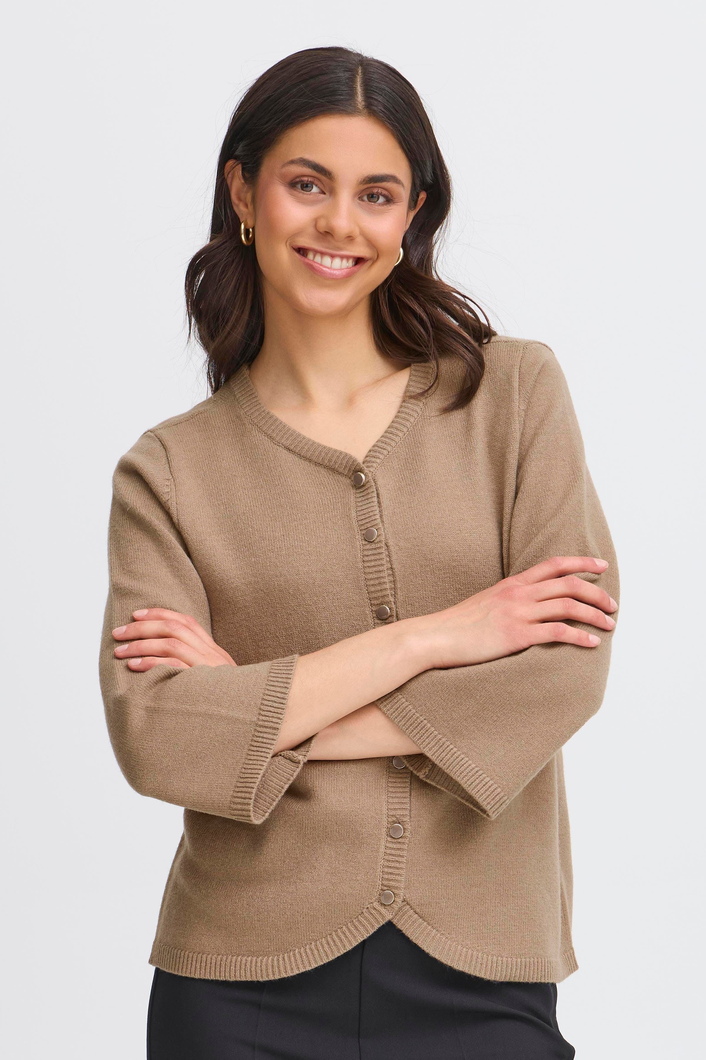 FRBITTE Cardigan LOOKBOOK FRONT 20615894-171311