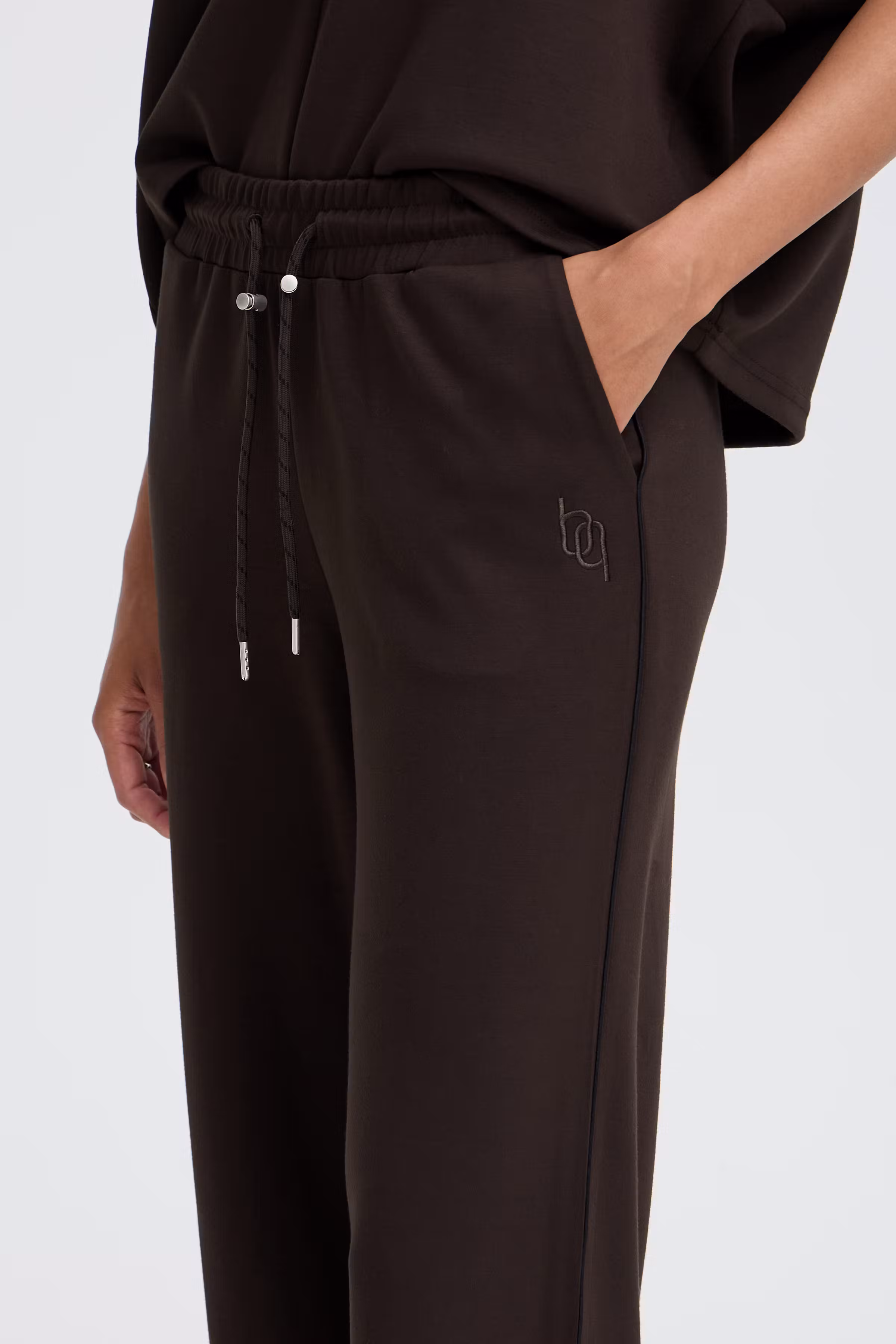 BYPUSTI Trousers LOOKBOOK DETAIL 20819667-191016