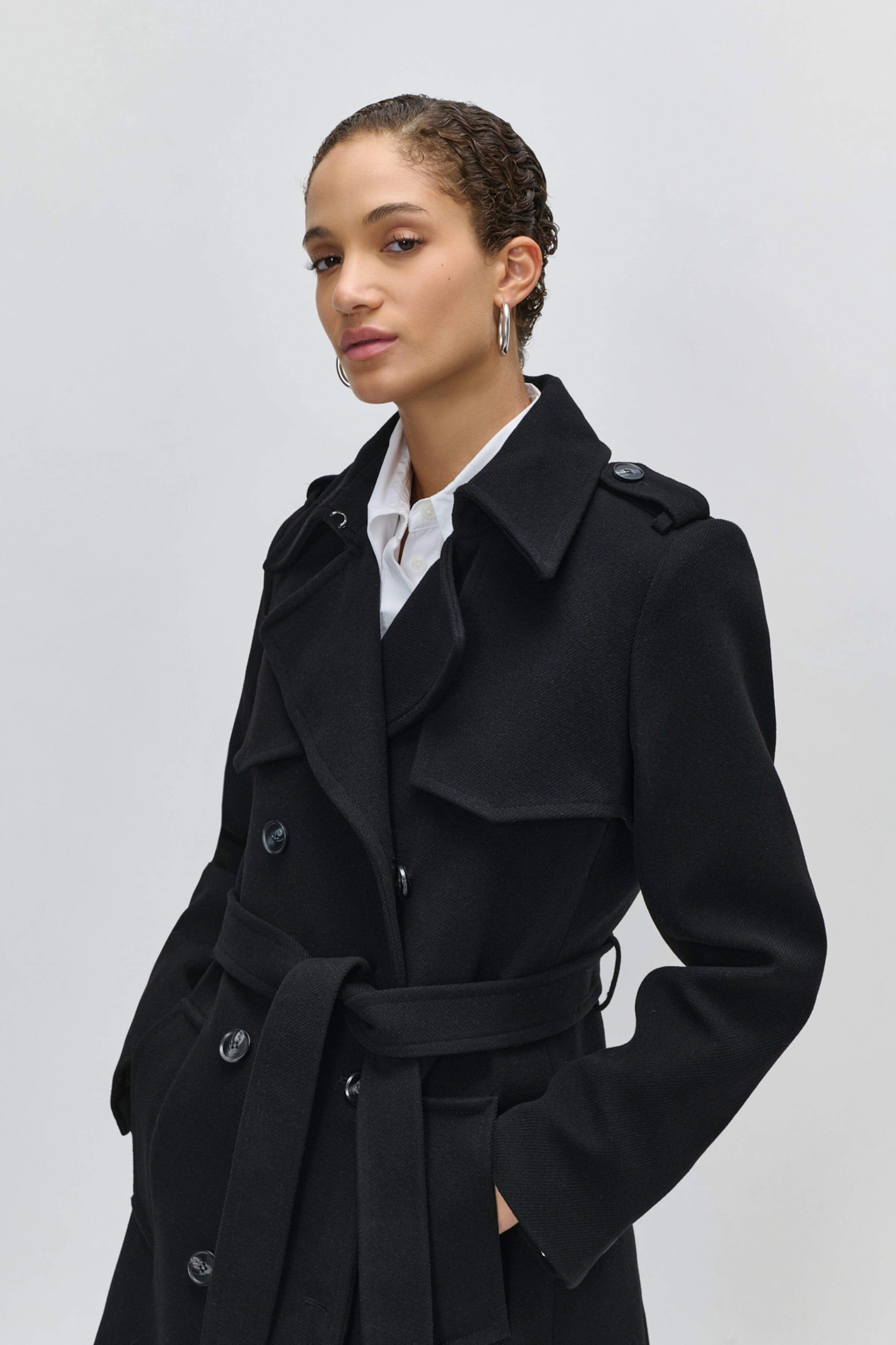 CHARLOTTE ANN MANTEL LOOKBOOK FRONT 30600567-BK999
