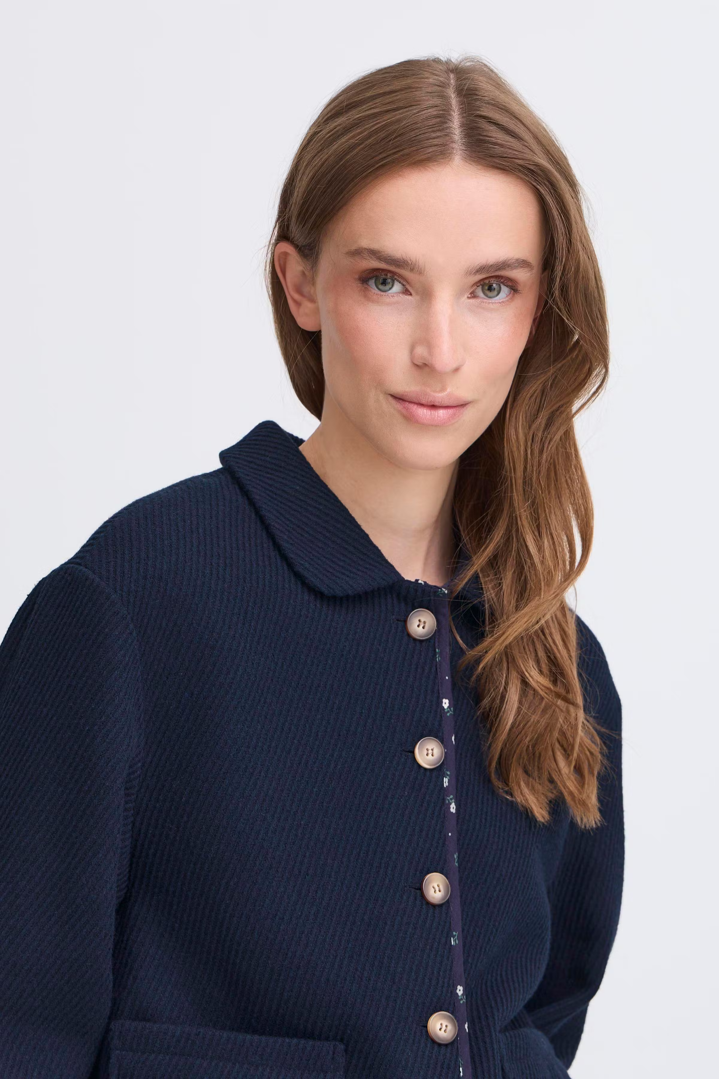 IRCASSIE Mantel LOOKBOOK DETAIL 20124251-193922