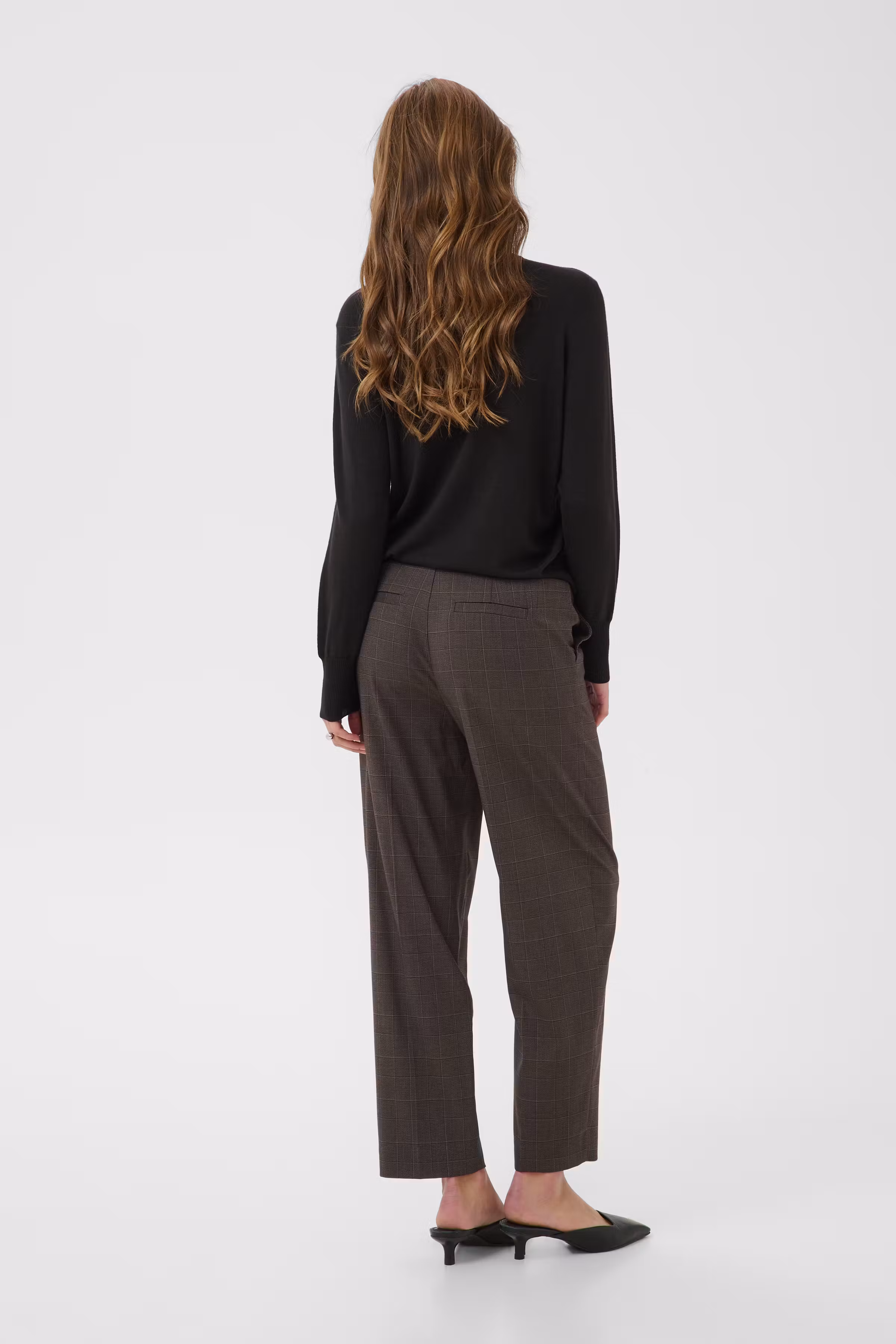 KAlenora Hose LOOKBOOK BACK 10512151-109807