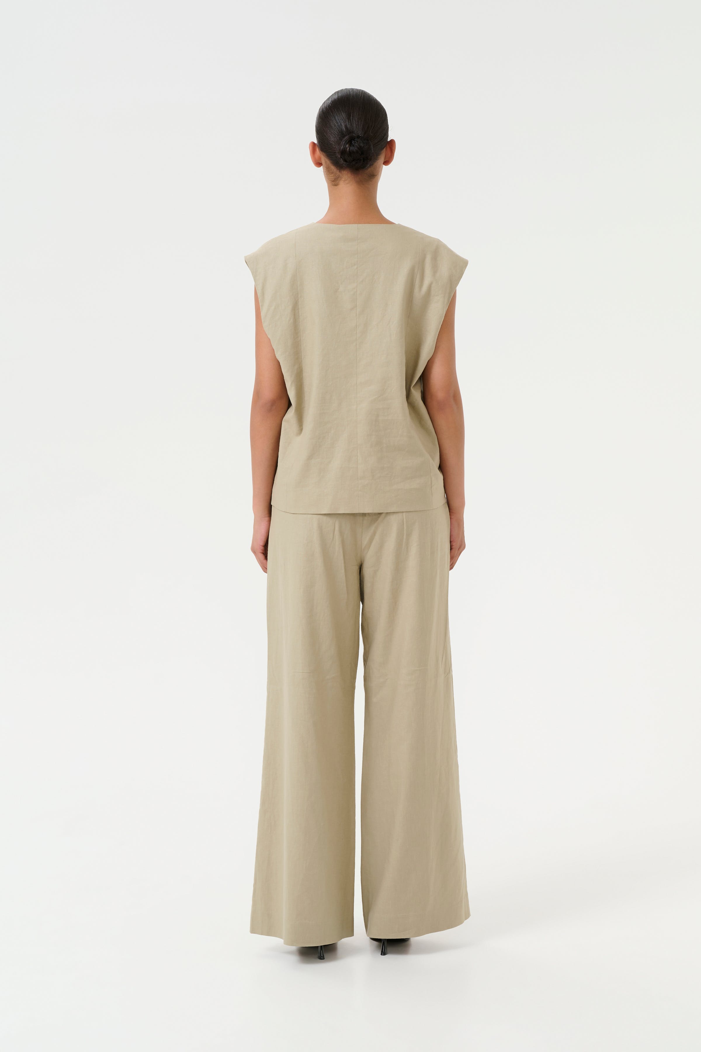 GZizza Trousers LOOKBOOK BACK 10910517-170510