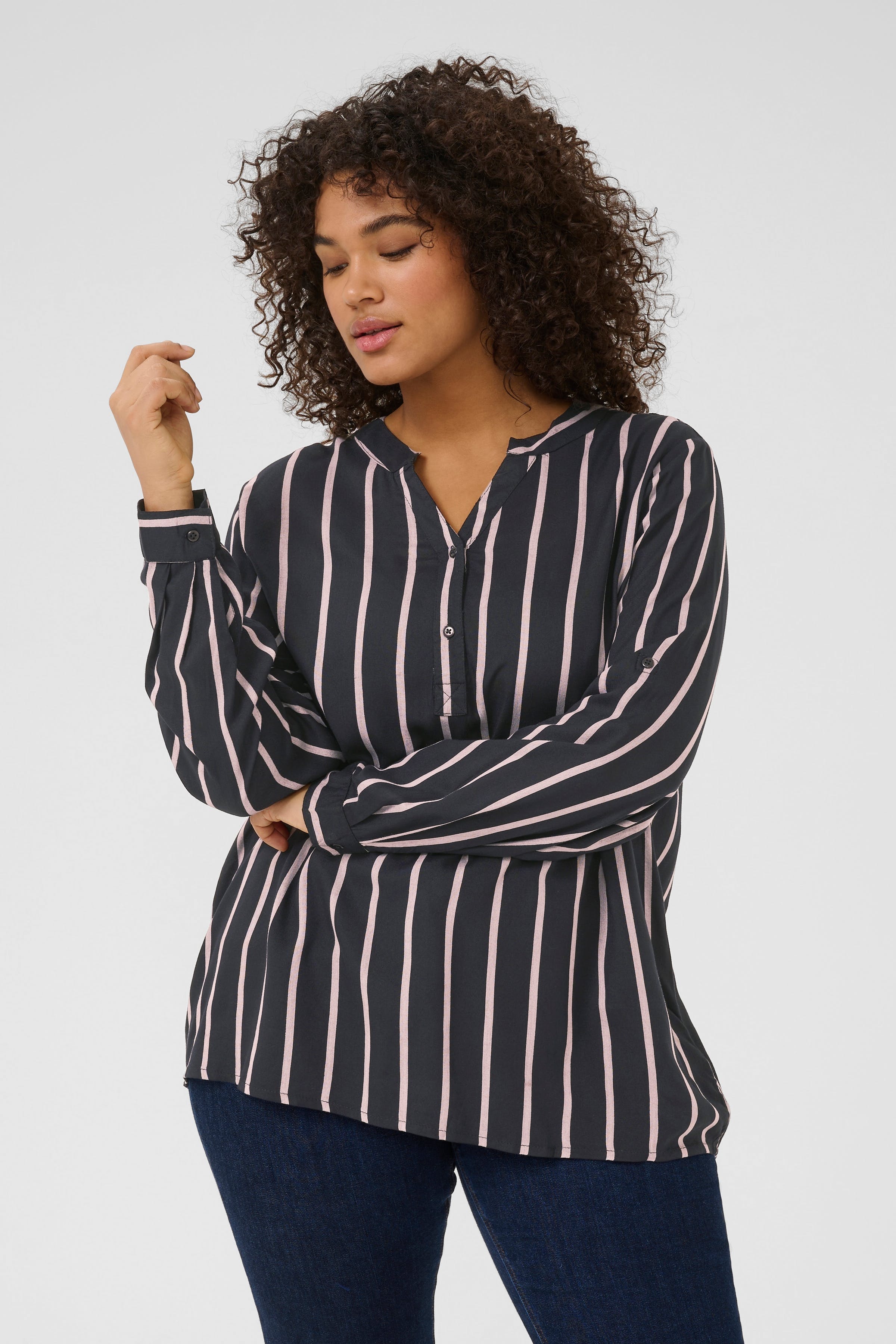 KCsida Blouse LOOKBOOK FRONT 10580350-106792