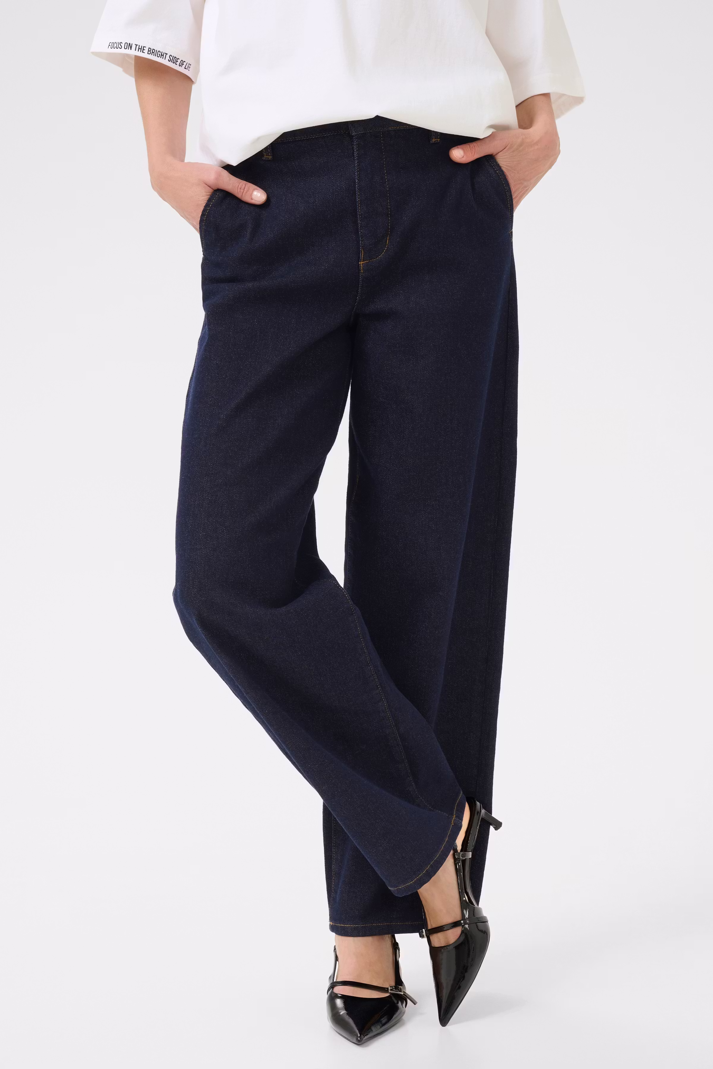 CRVisti Straight Leg Jeans LOOKBOOK DETAIL 10613942-108126