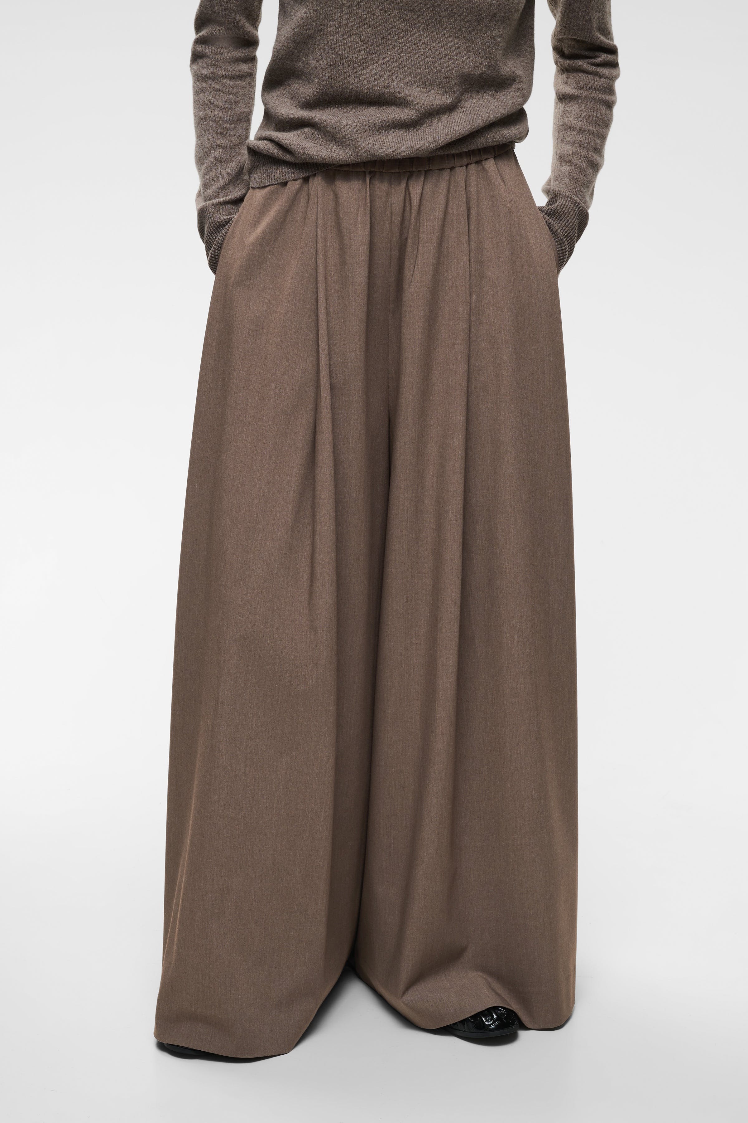 CLEOHIW Hose LOOKBOOK FRONT 30112880-1911091