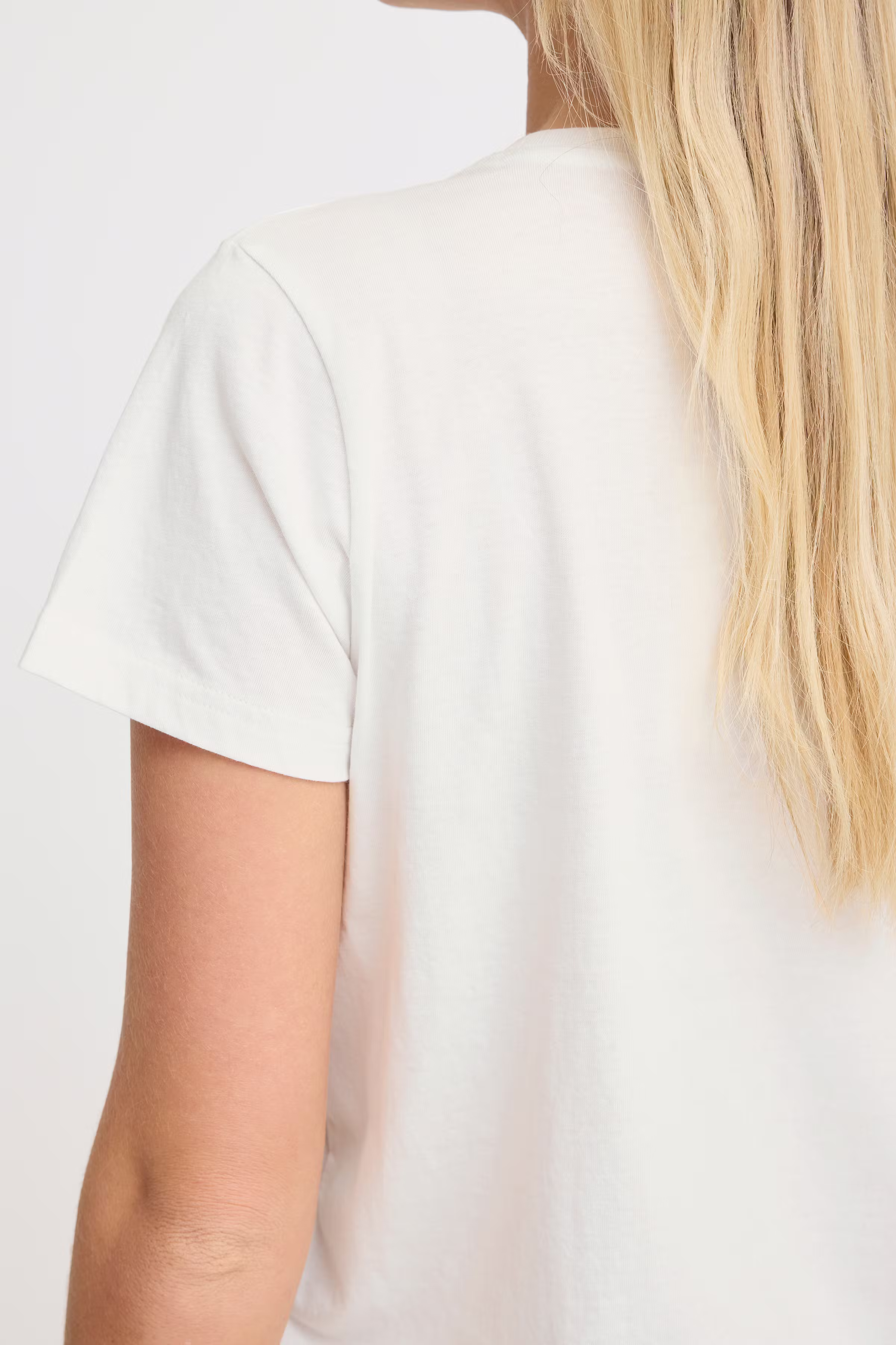 FRMAYRA T-shirt LOOKBOOK DETAIL 20615724-201237