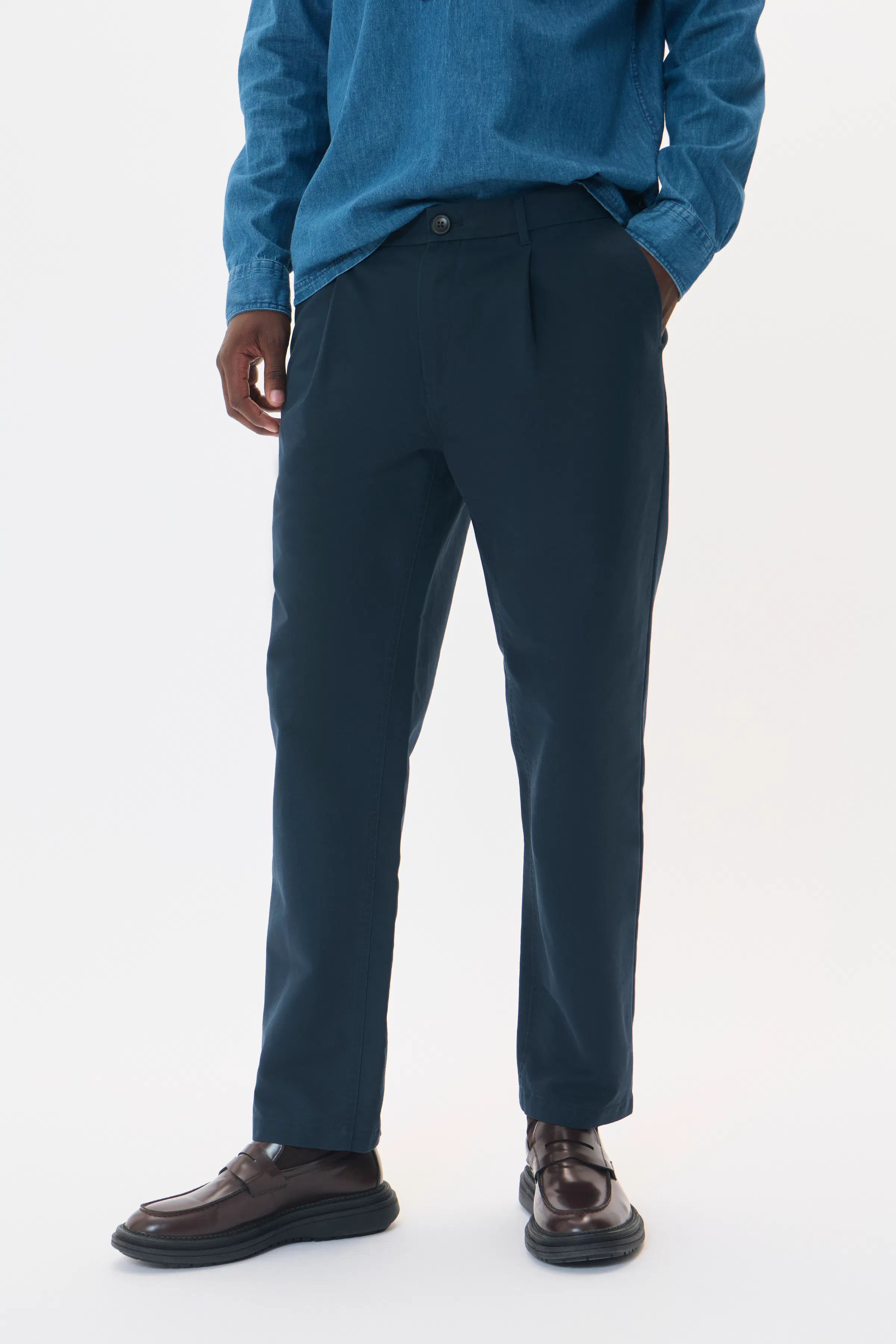 MAhart Heritage Hose LOOKBOOK FRONT 30207459-194011